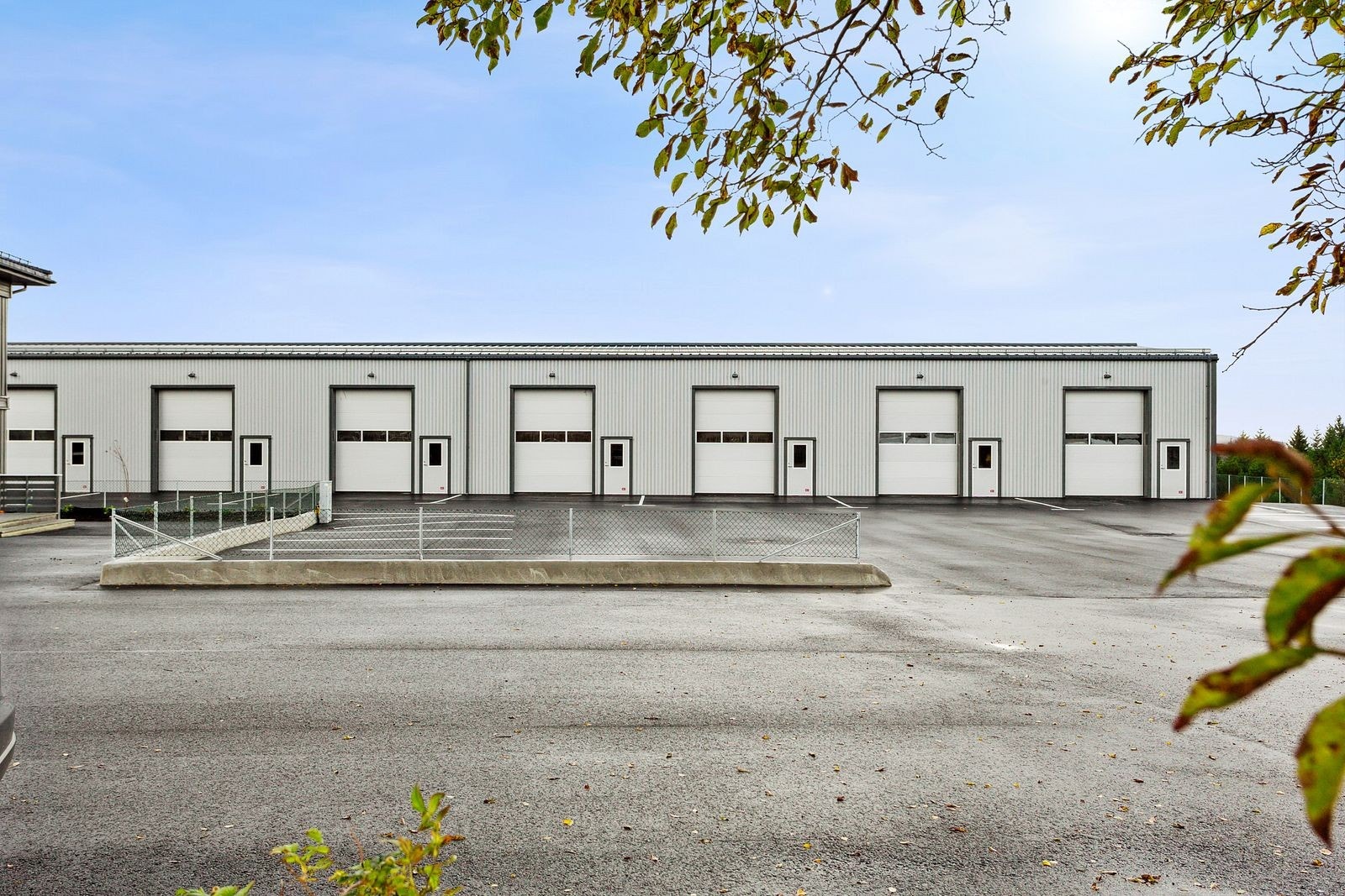 Parkeringsplassene er ferdig oppmerket og hver seksjon disponere 2 stk. Galleribilde