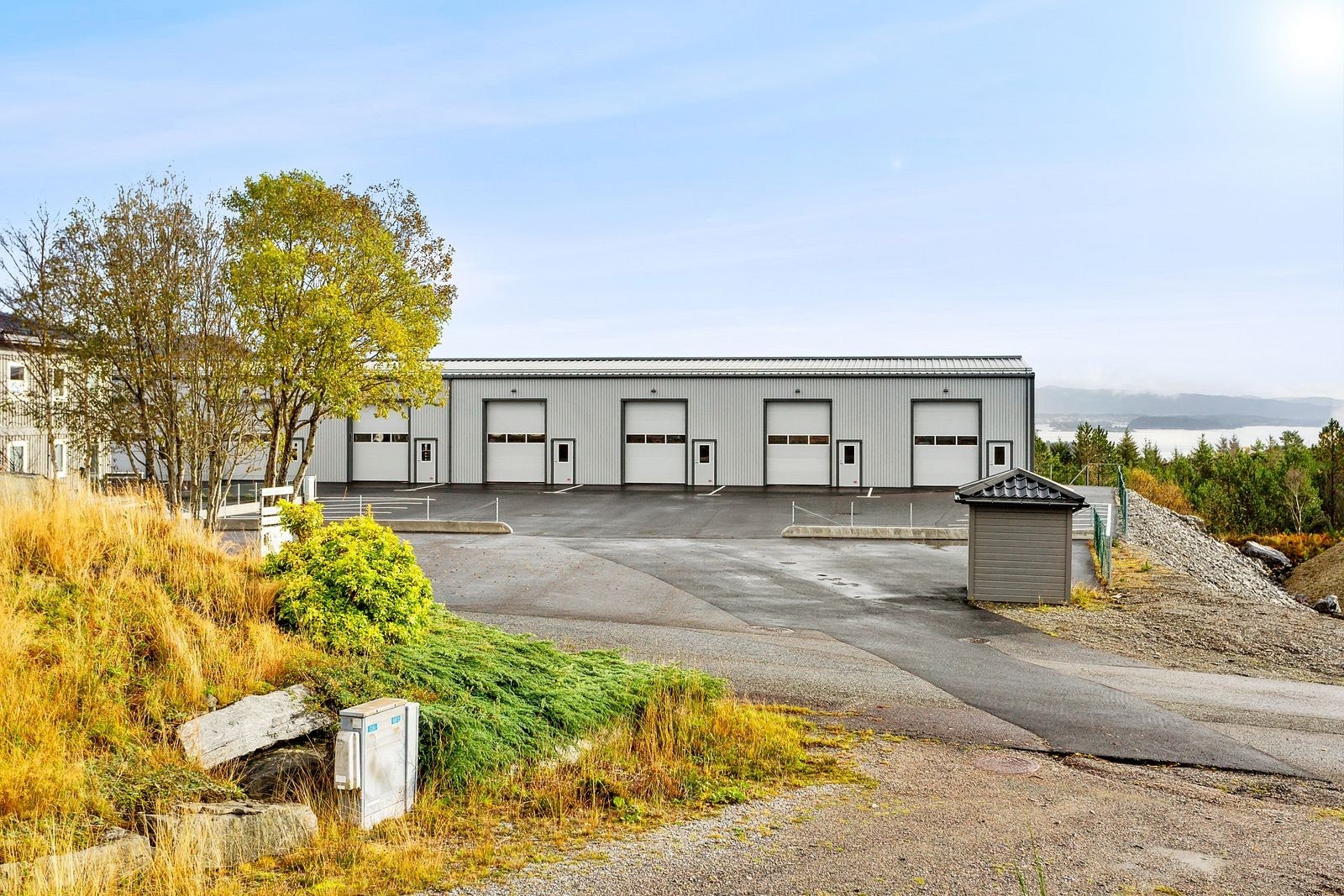 God og bred innkjørsel for større biler Galleribilde