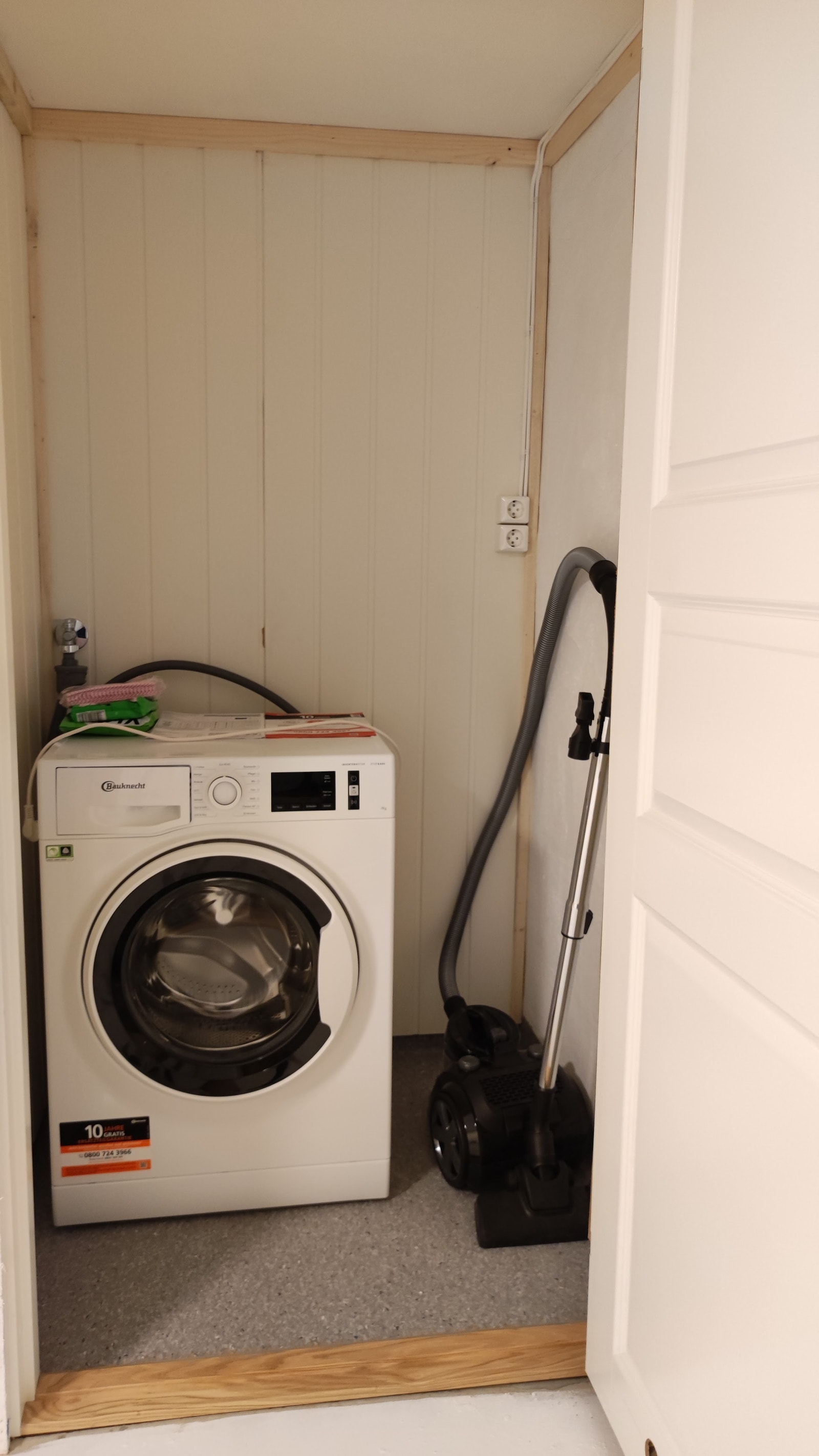 Felles vaskemaskin og støvsuger Galleribilde