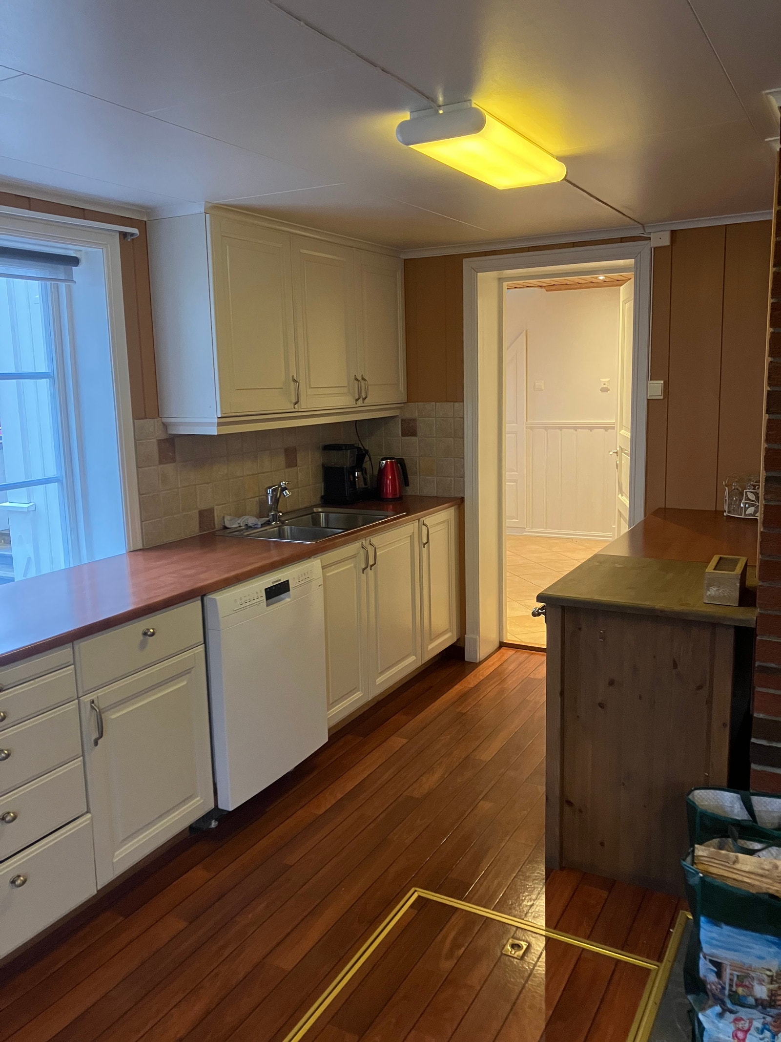 Kjøkken med hvitevarer Galleribilde