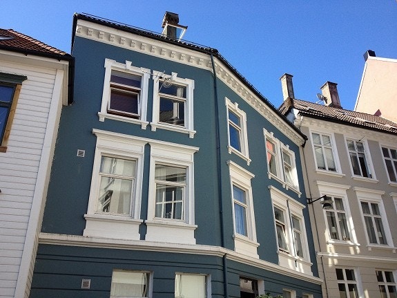 Bygget mitt i stille gågate til Nygårdshøyden Galleribilde