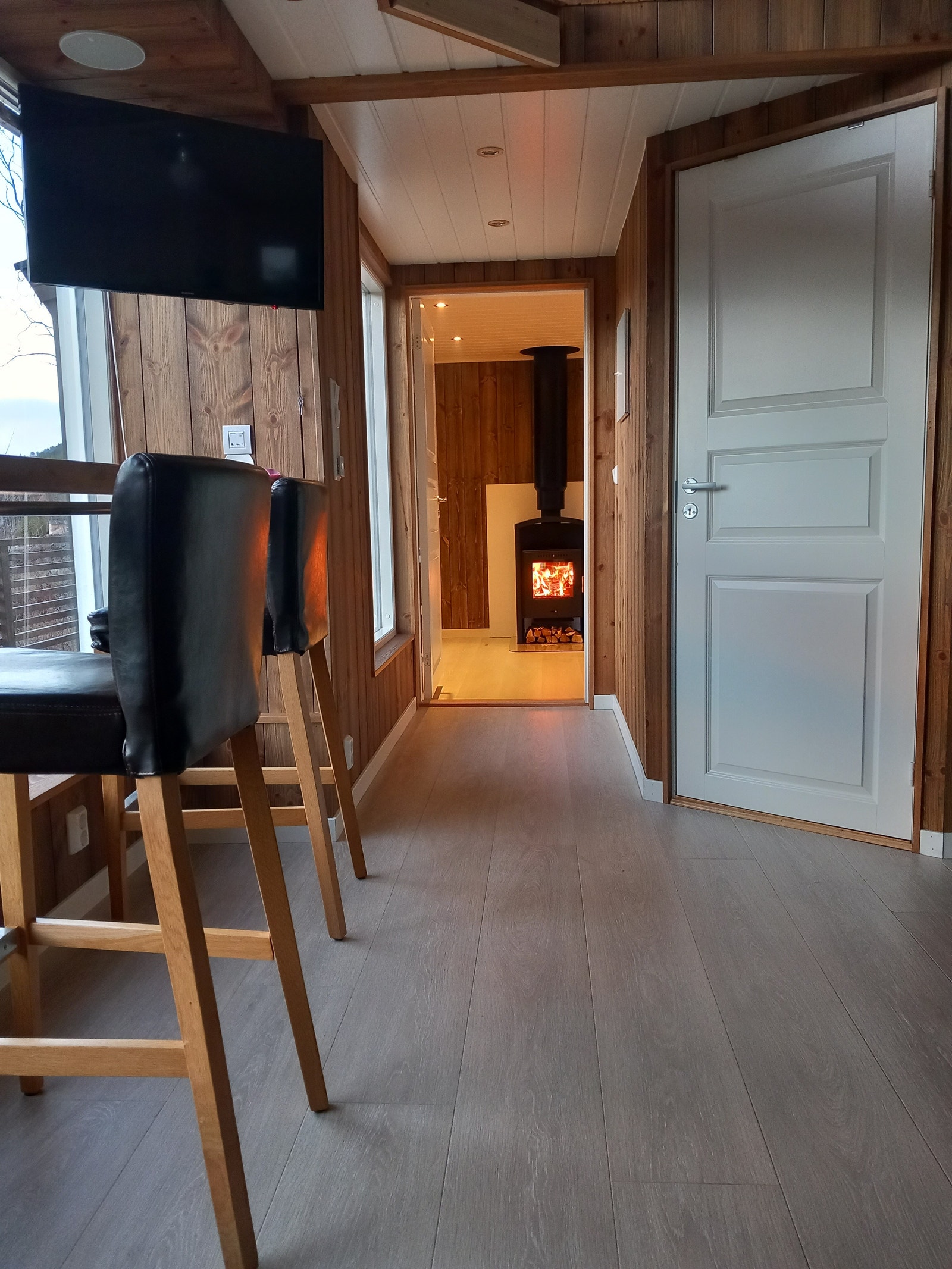 bad ved kjøkken, hems med lagringsplass Galleribilde