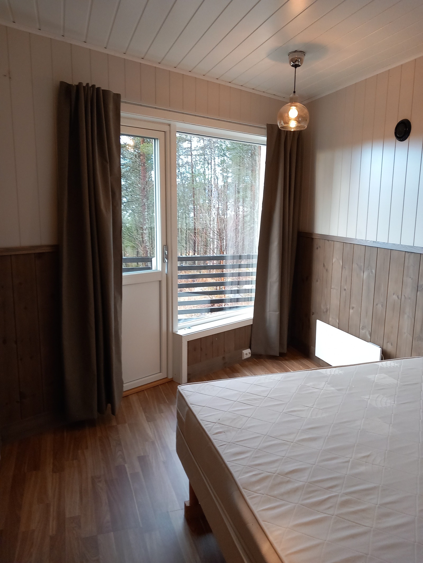 Soverom m. 120 cm magasinseng, direkte utgang til veranda. Galleribilde