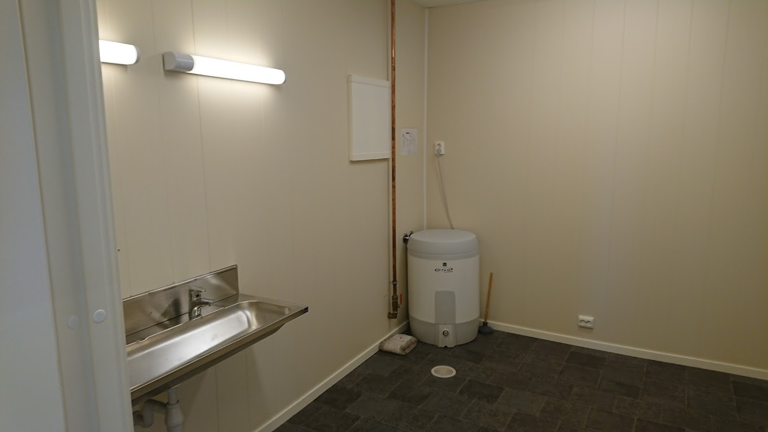 Garderobe, arkiv, vaskerom Galleribilde