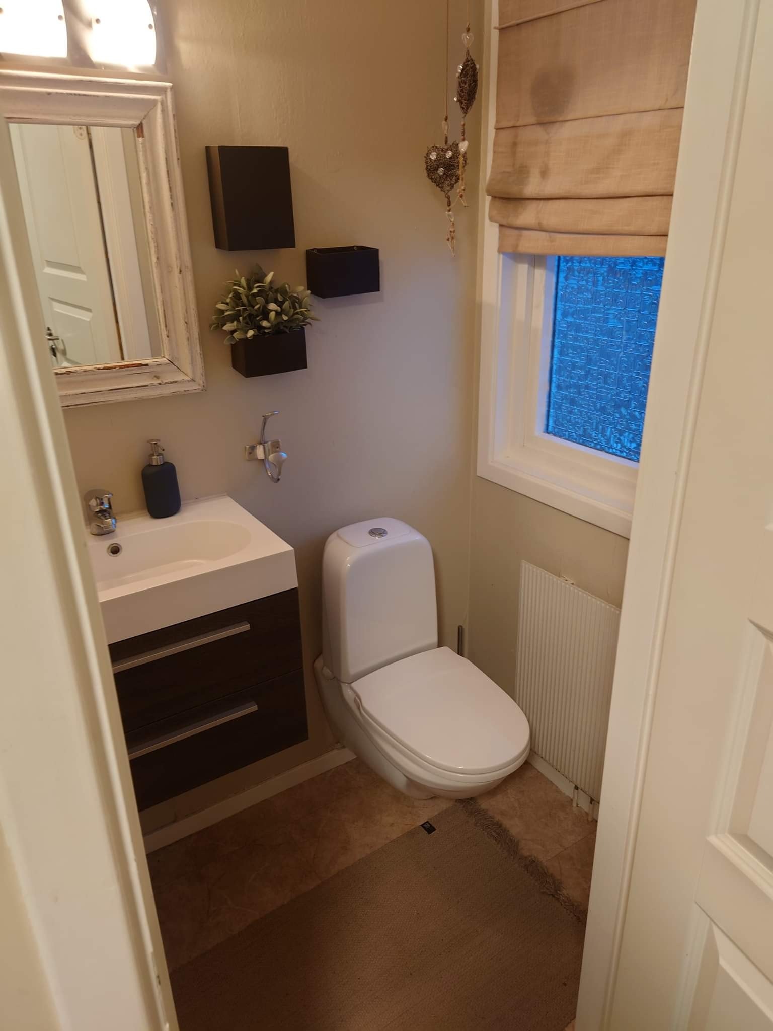 Gjeste toalett. Galleribilde