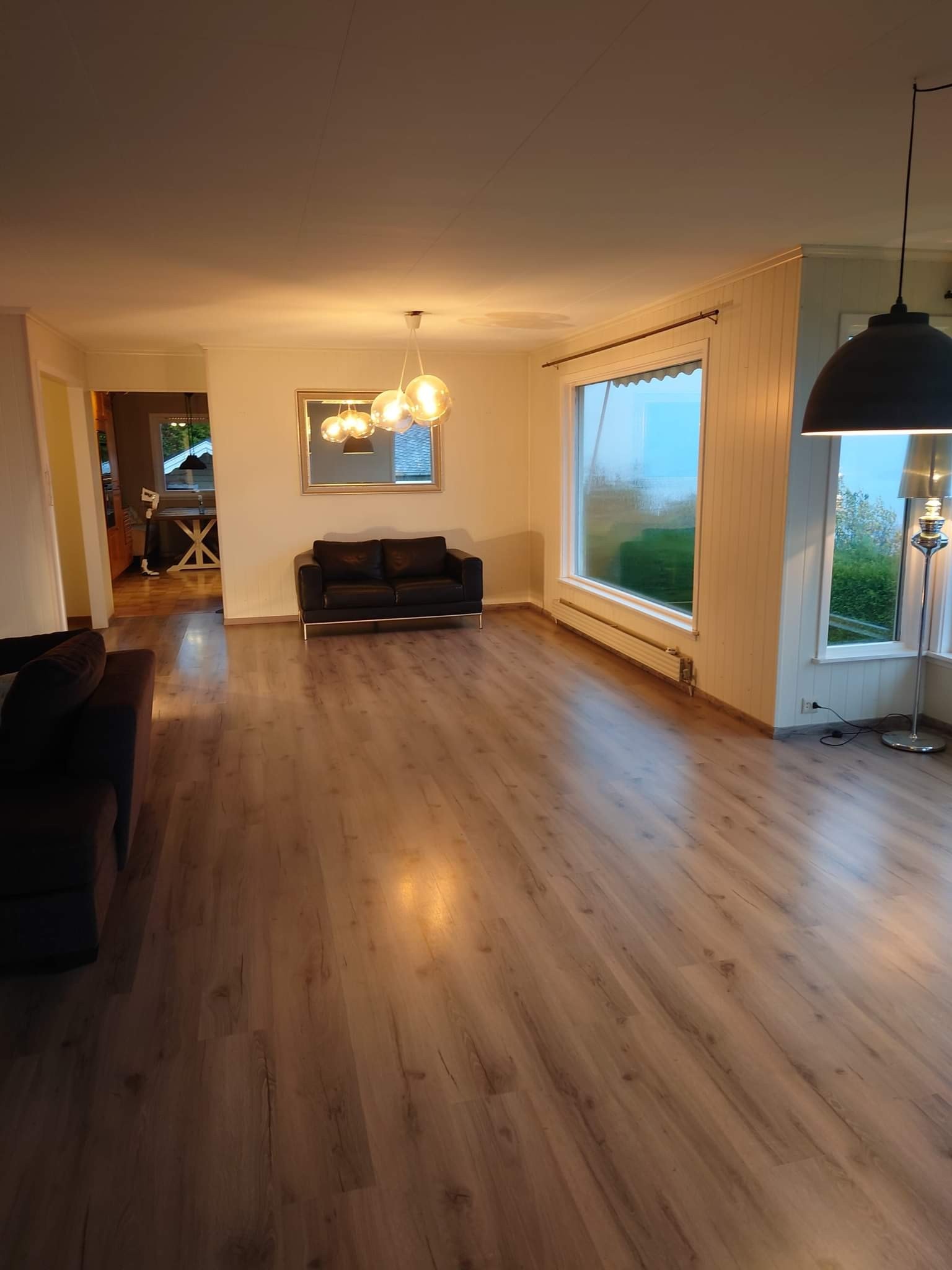 Stue mot kjk. Galleribilde