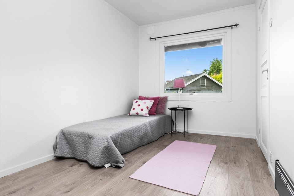 Soverom, plass til dobbeltseng, Integrert garderobeskap. Galleribilde