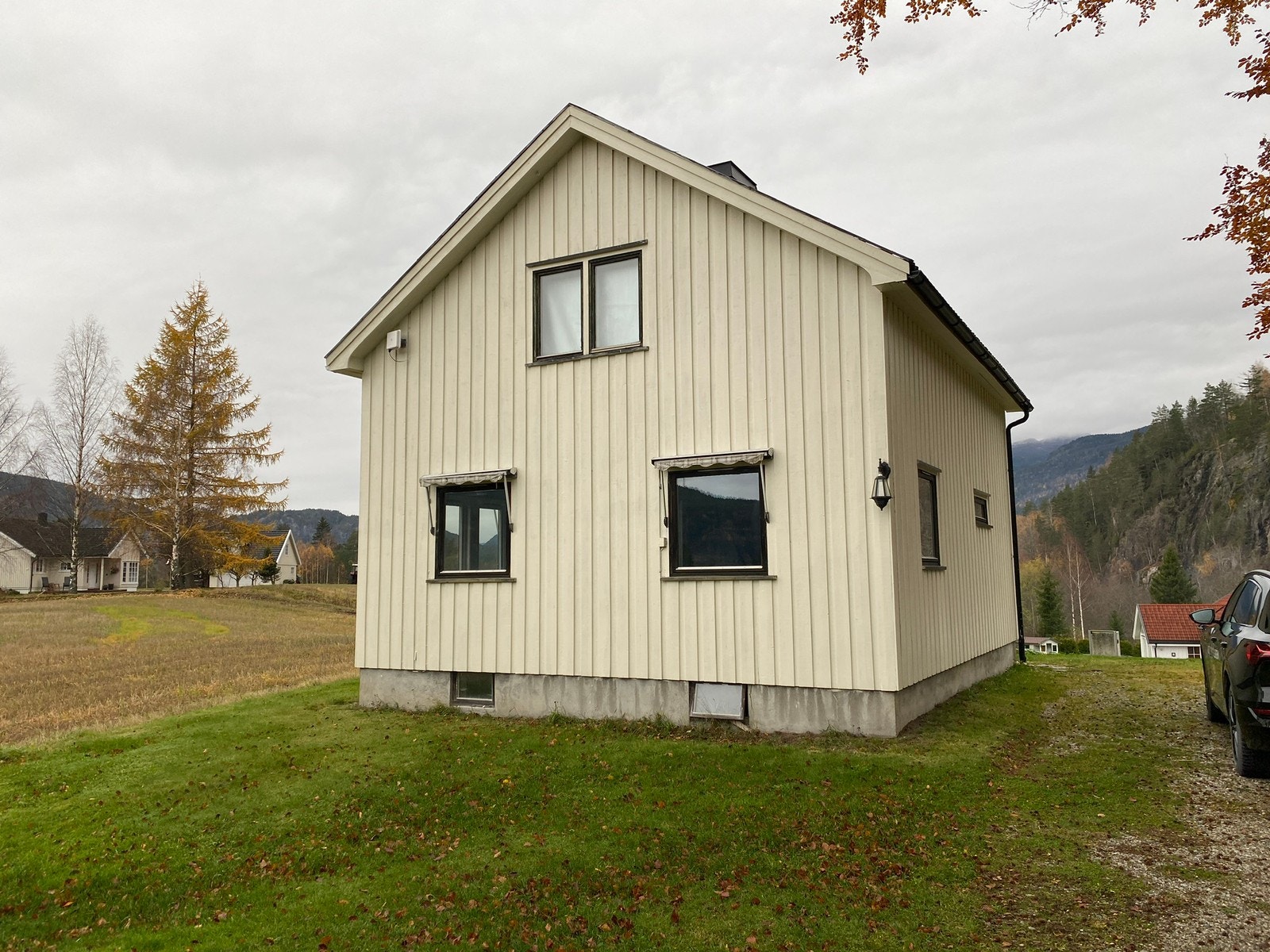 Fasade, leietaker er ansvarlig for vedlikehold av hage Galleribilde