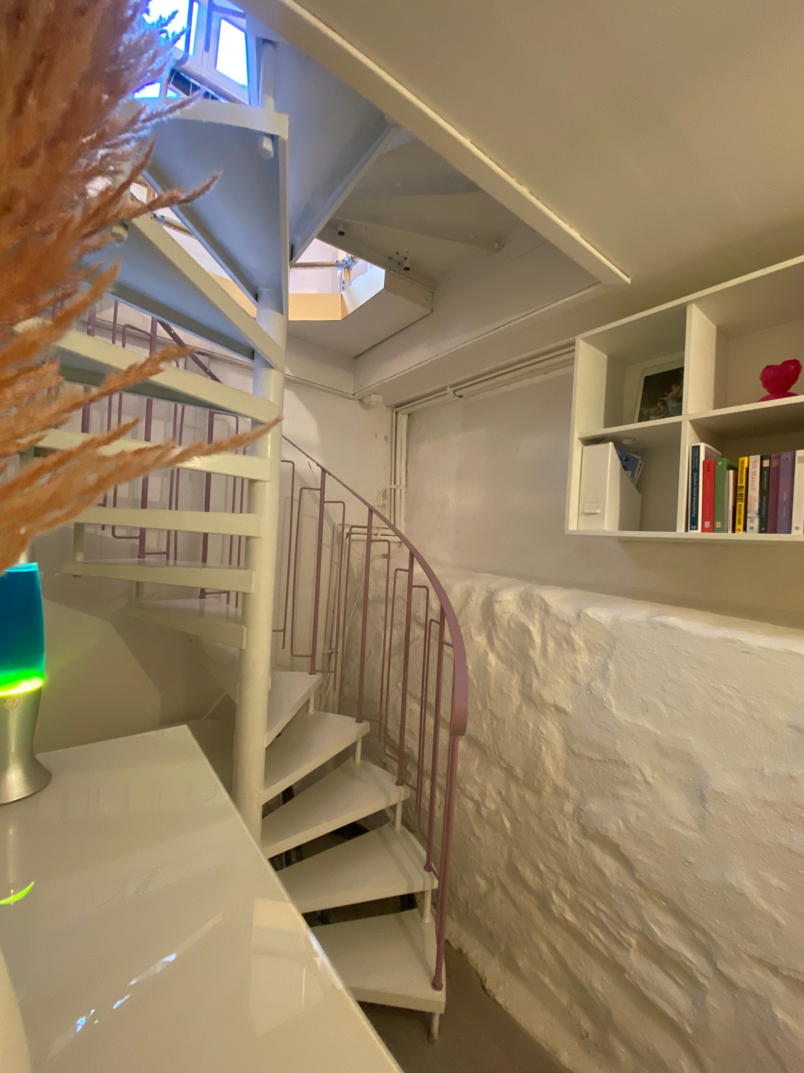 Gang med trapp. Galleribilde