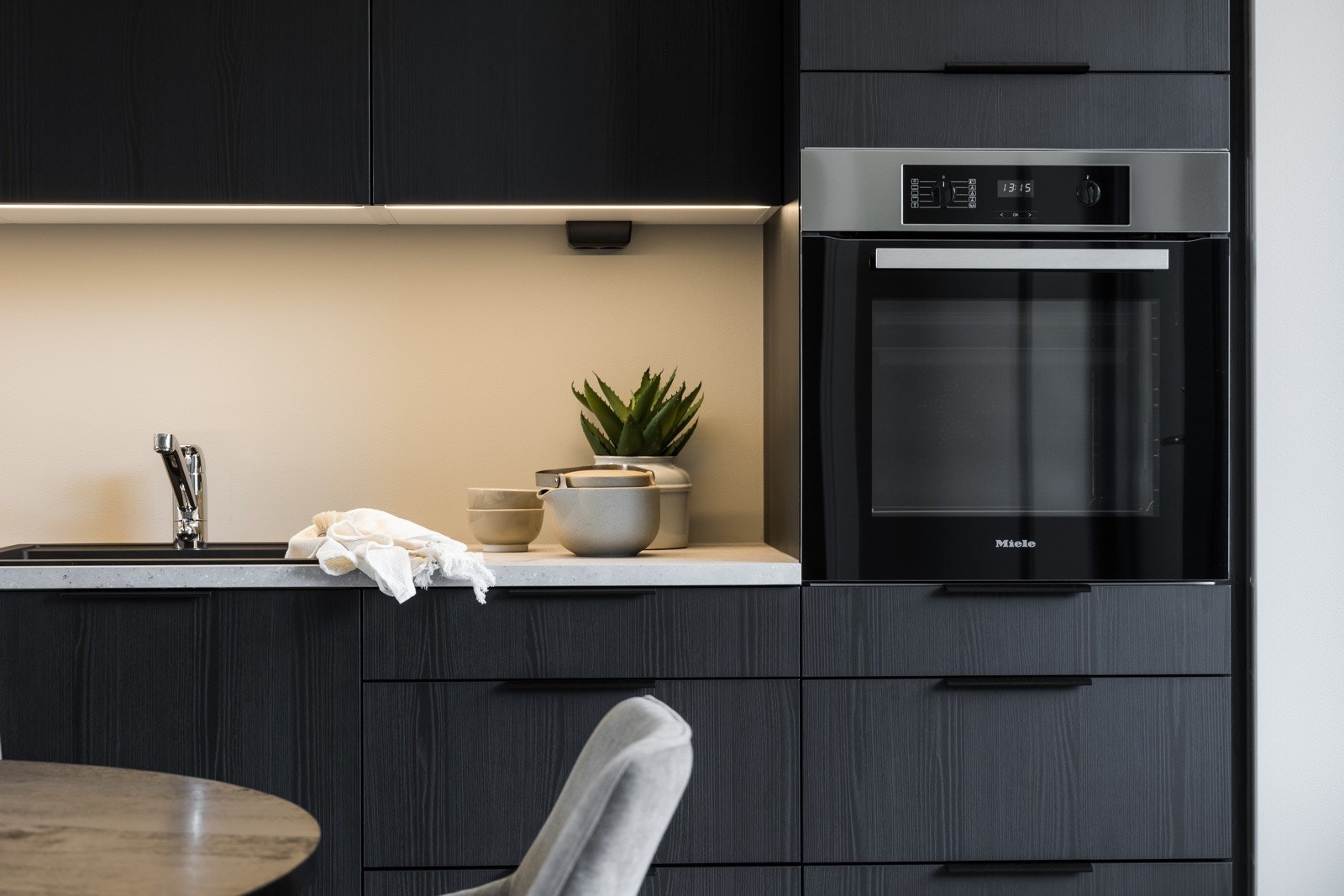 Kjøkken med integrerte hvitevarer Galleribilde