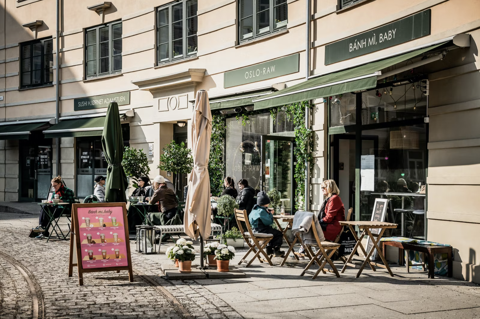 Oslo Raw og Sushi-Hjørnet finner du i bygårdens første etasje. For å ikke glemme reguleringstannlege, dersom det trengs etter en hard ferie. Galleribilde