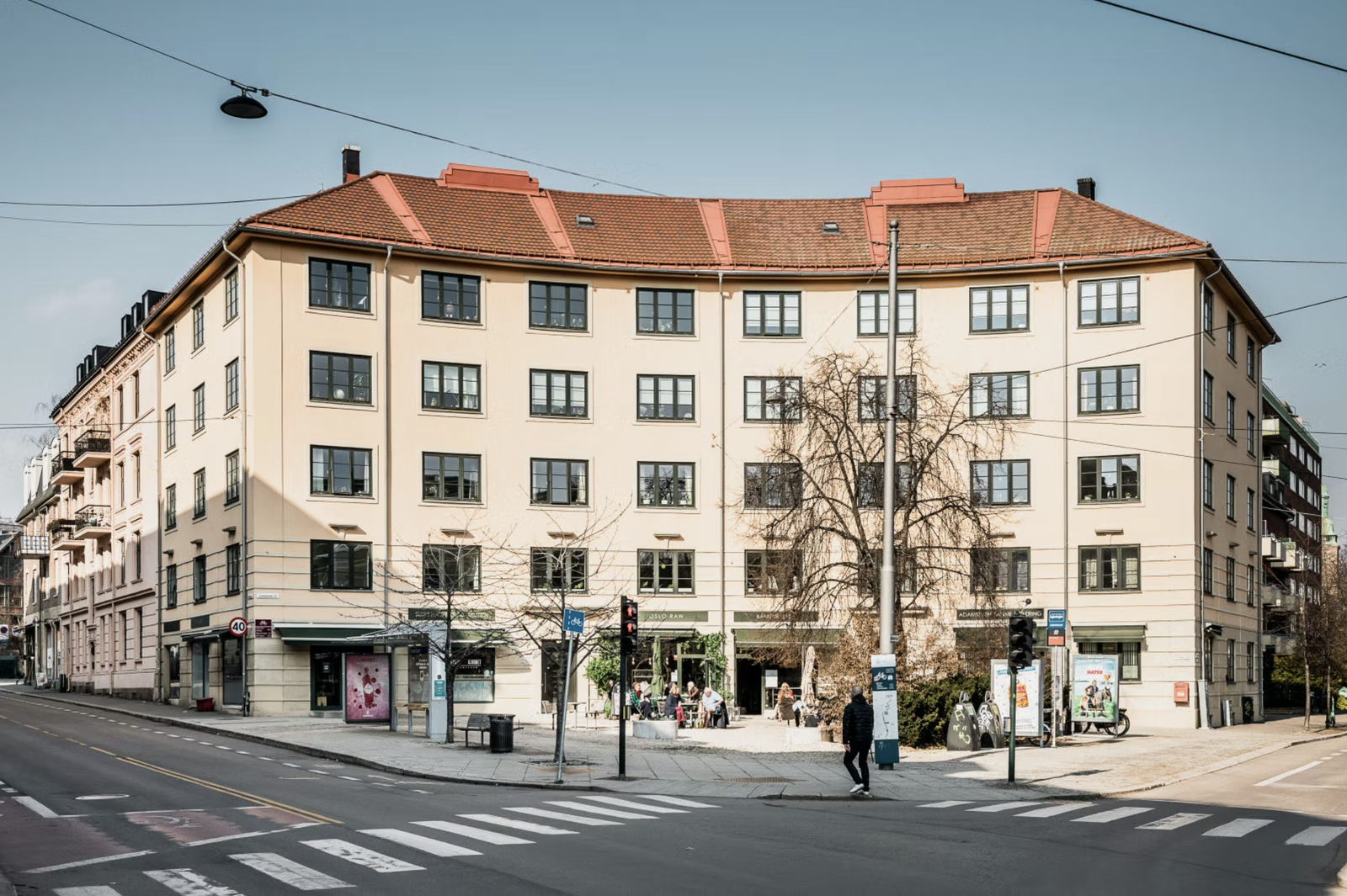 Hybelen har en særdeles flott beliggenhet i en av Adamstuens mest anerkjente bygårder. Galleribilde