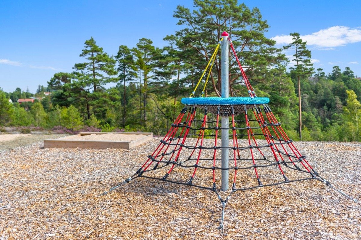 Oppgraderte og velutstyrte lekeplasser og aktivitetsområder i boligfeltet Galleribilde