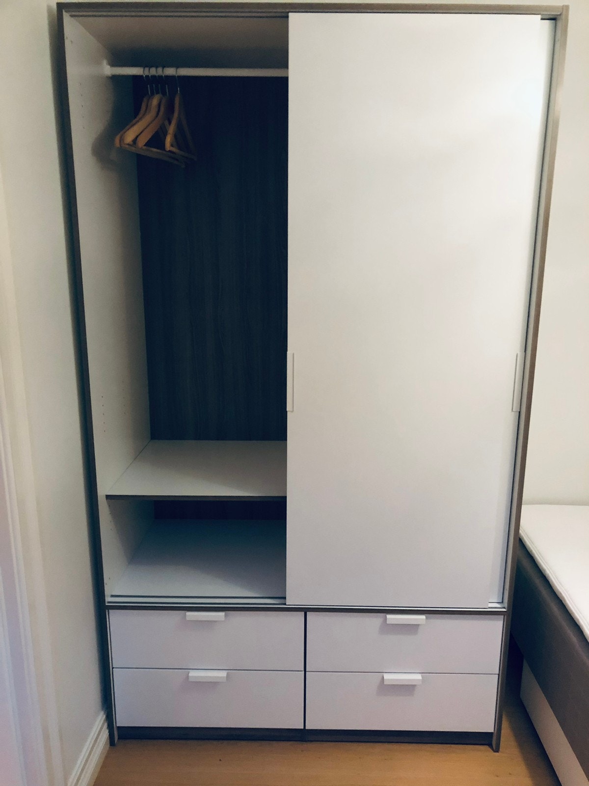 Garderobeskap på soverommet Galleribilde