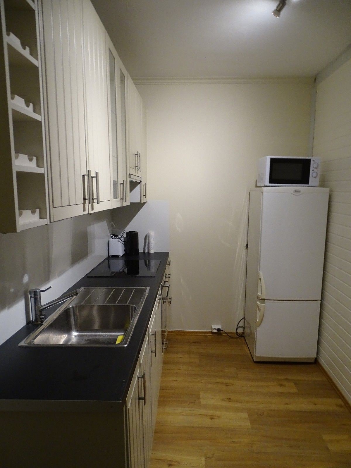 Felles Kjøkken - kjøleskapet er byttet til en ny en Galleribilde