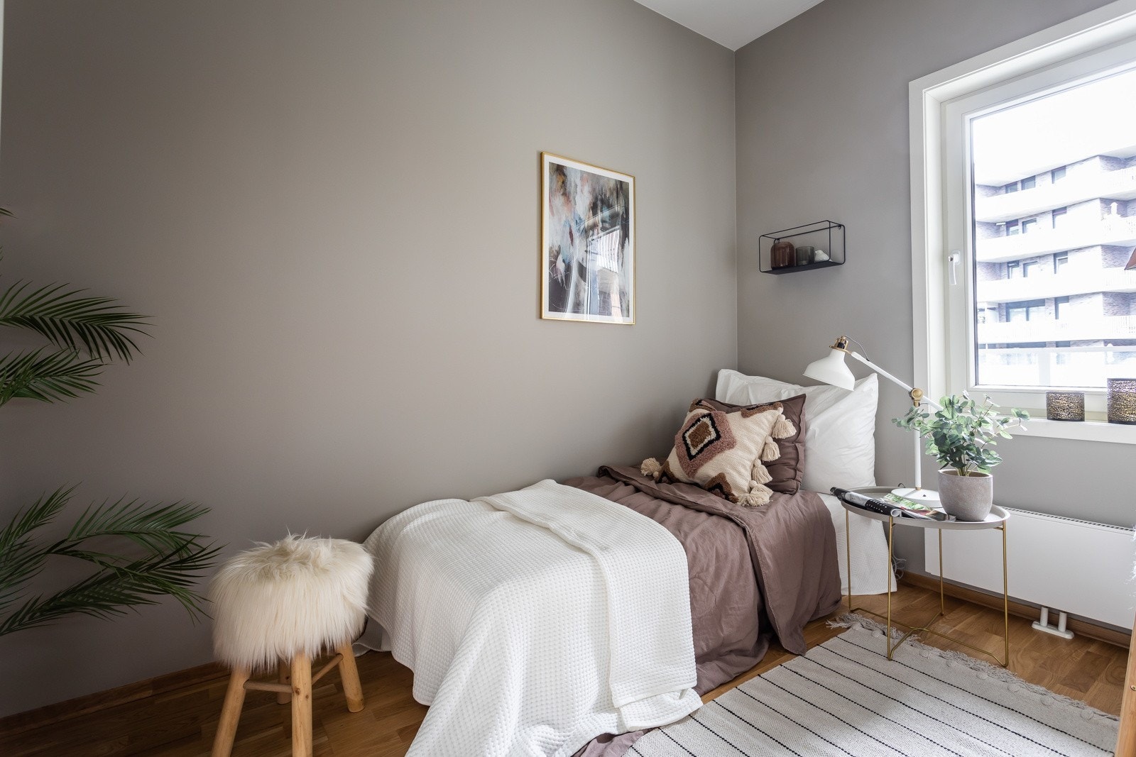 Soverom nummer to har også garderobeskap og er plassert i tilknytning til entreen. Galleribilde
