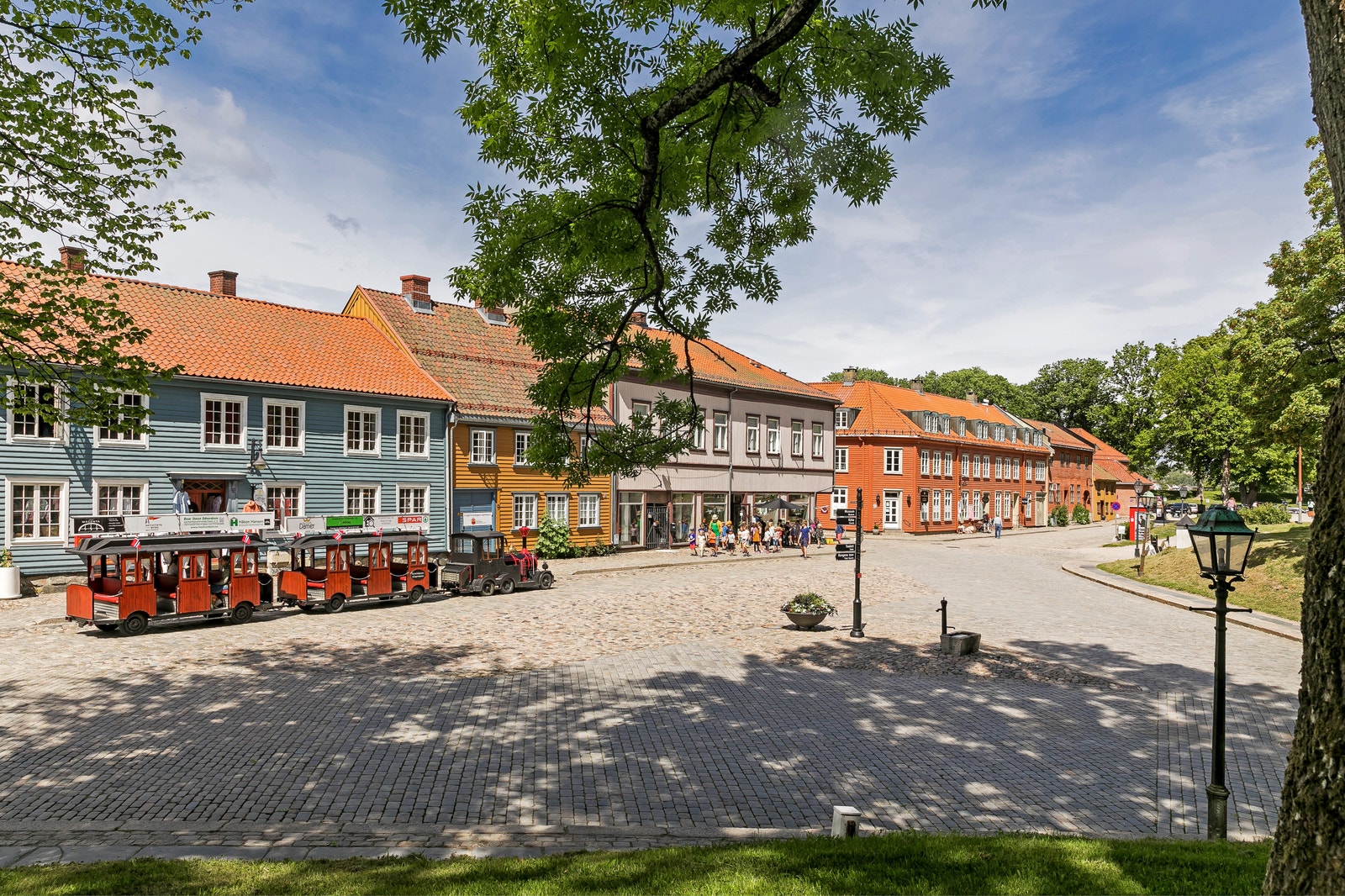 Idylliske Gamlebyen i Fredrikstad Galleribilde
