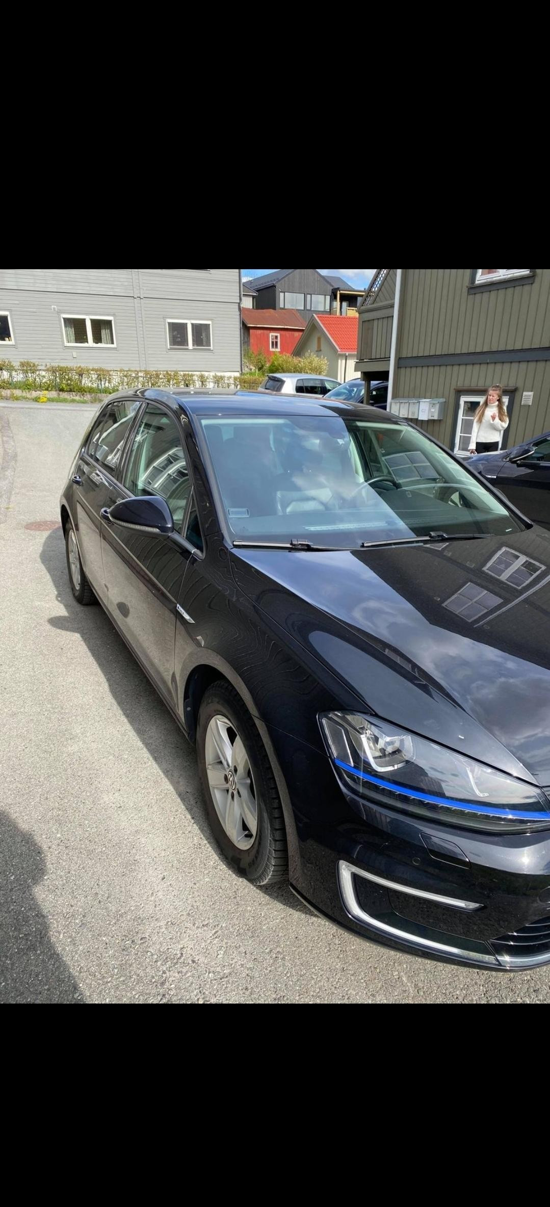 Volkswagen Golf E-GOLF 3