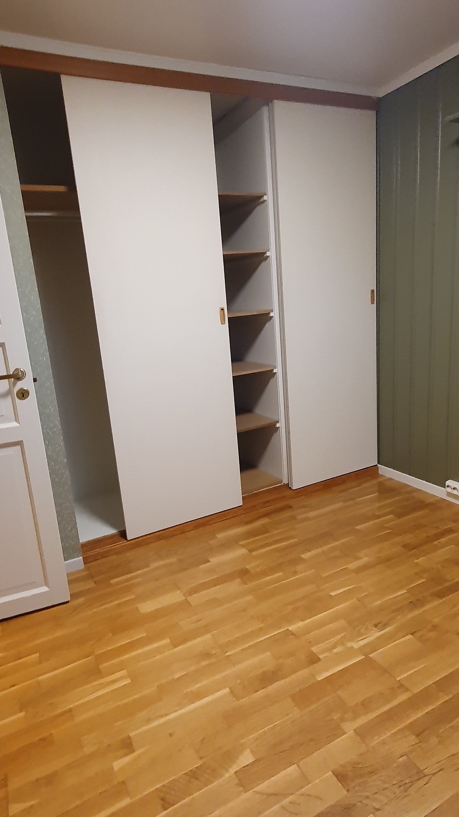 Garderobe Galleribilde