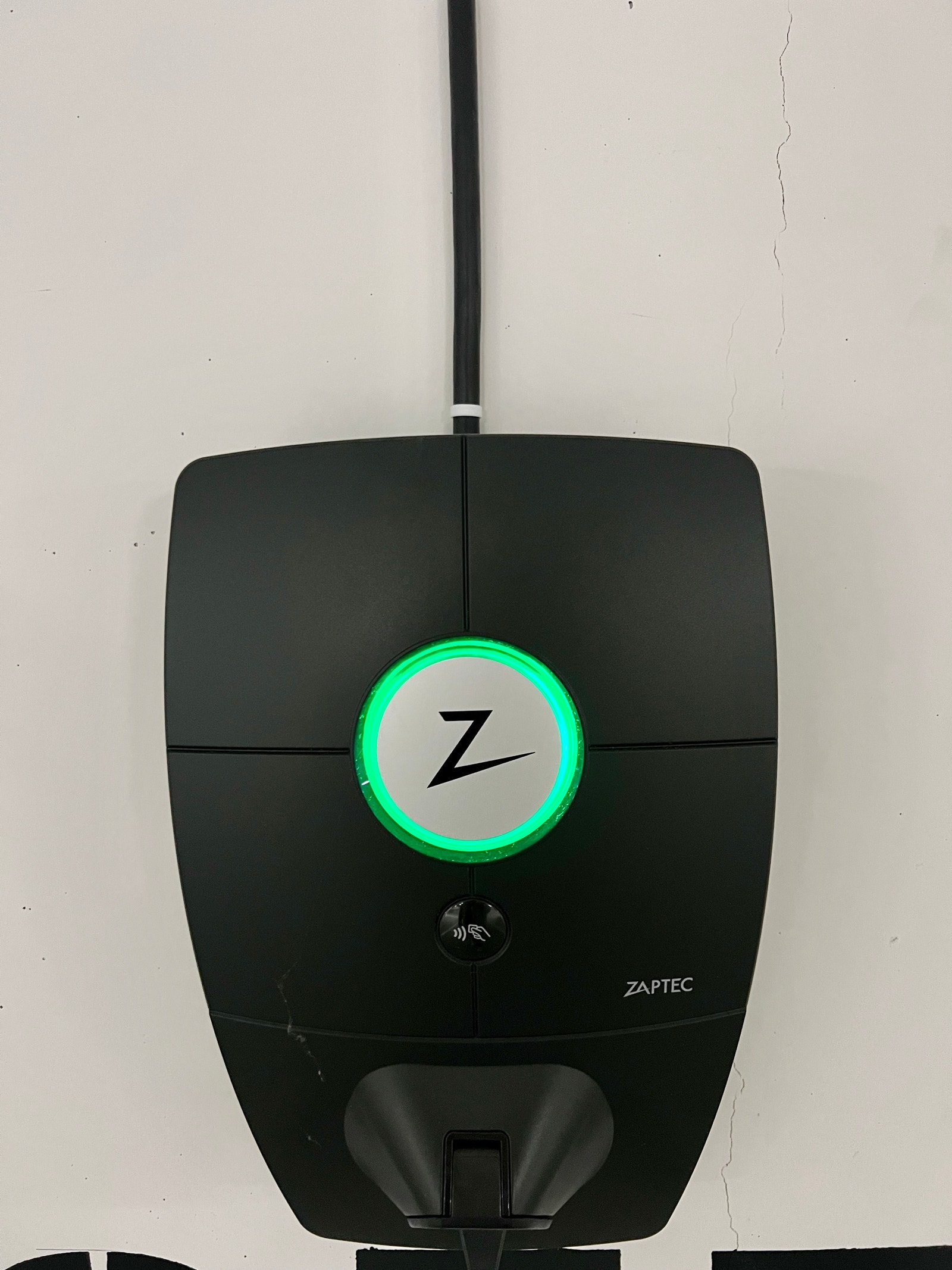 Elbil lader Galleribilde