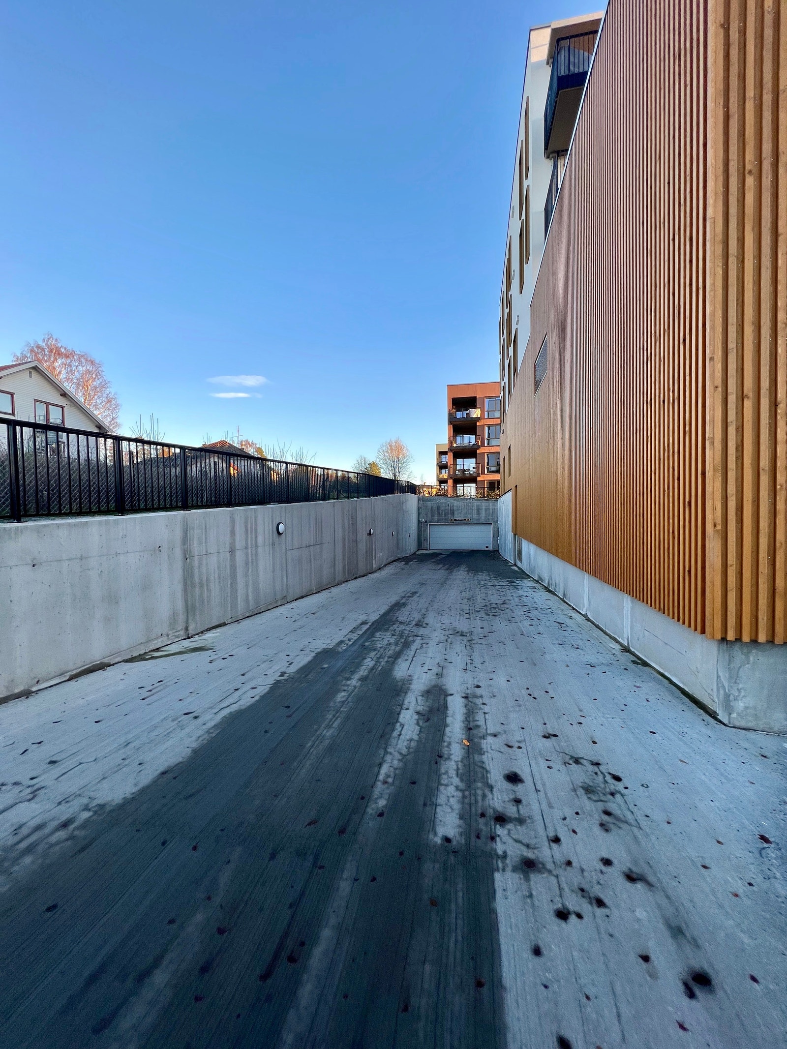 Innkjøring til garasje Galleribilde