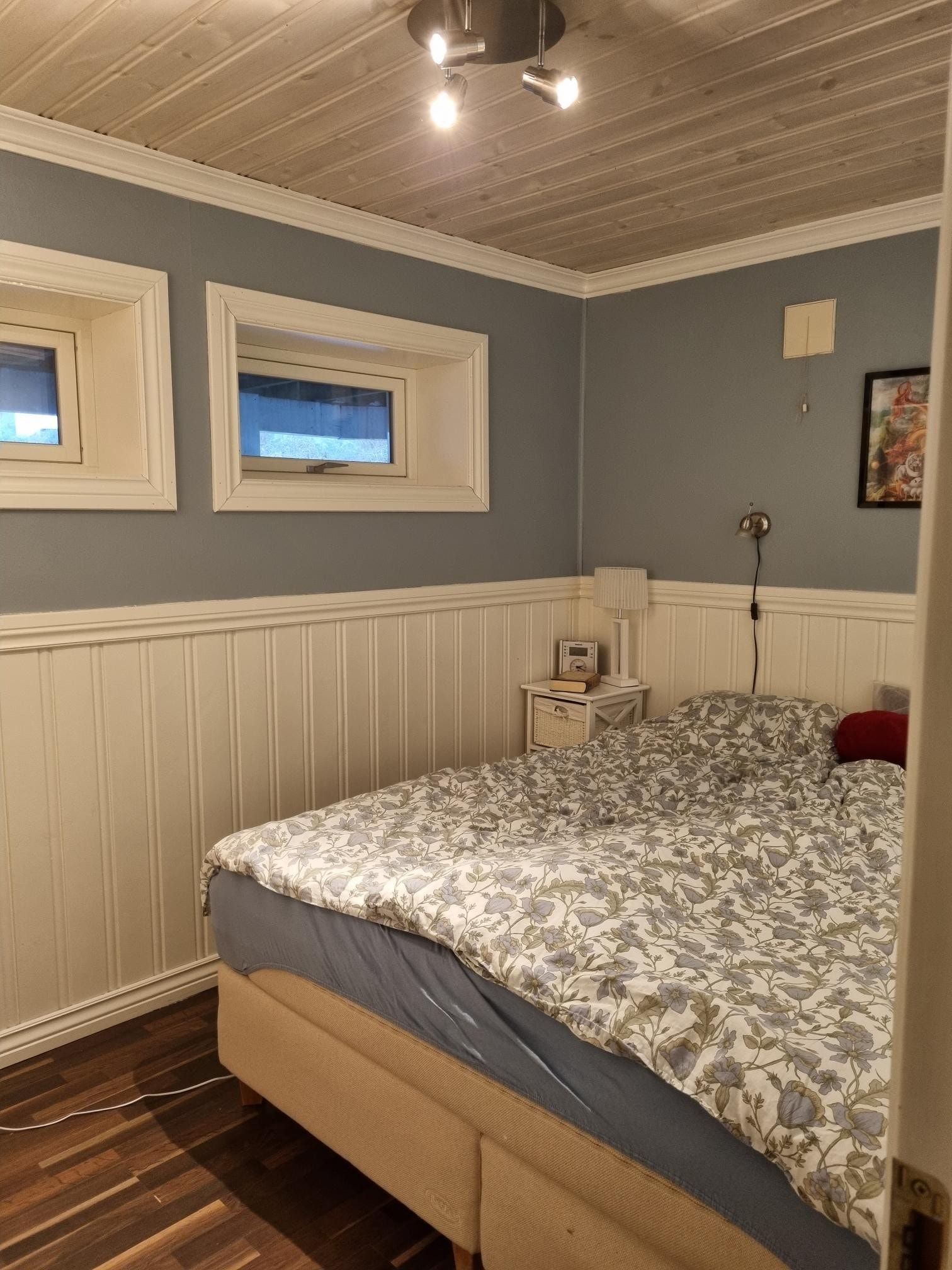 Soverom. Plass til stor dobbeltseng. Galleribilde