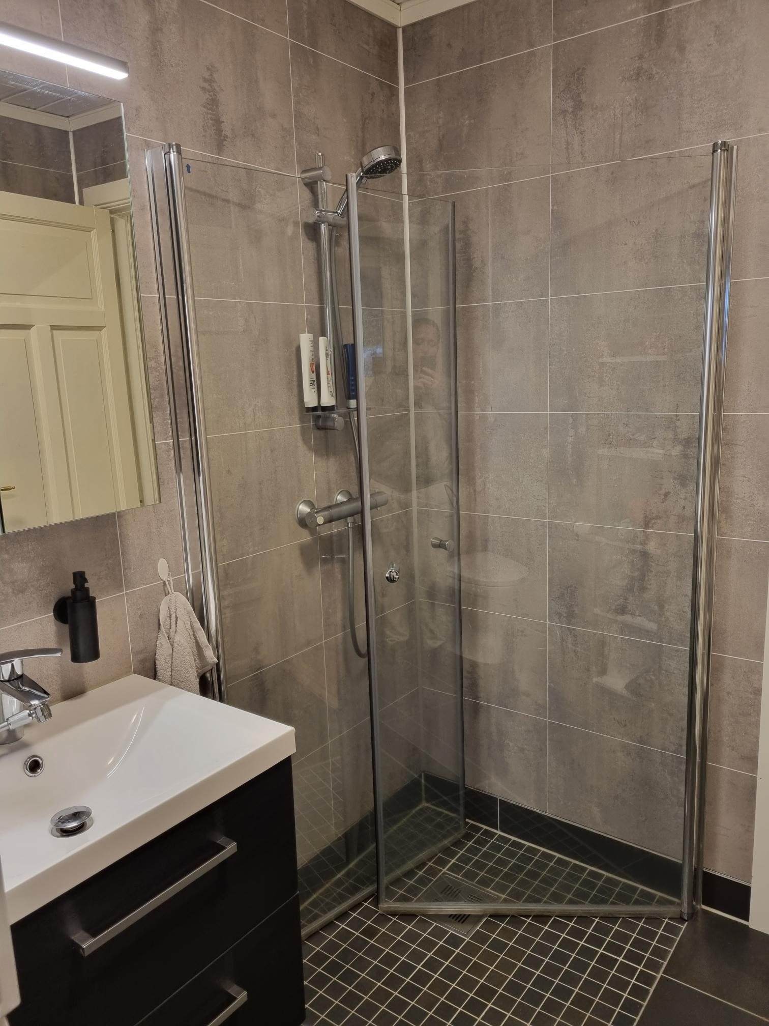 Dusj. Bad nytt i 2020. Galleribilde