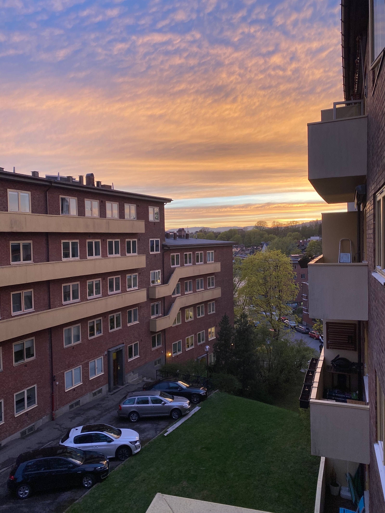 Utsikt fra balkong med kveldsol Galleribilde