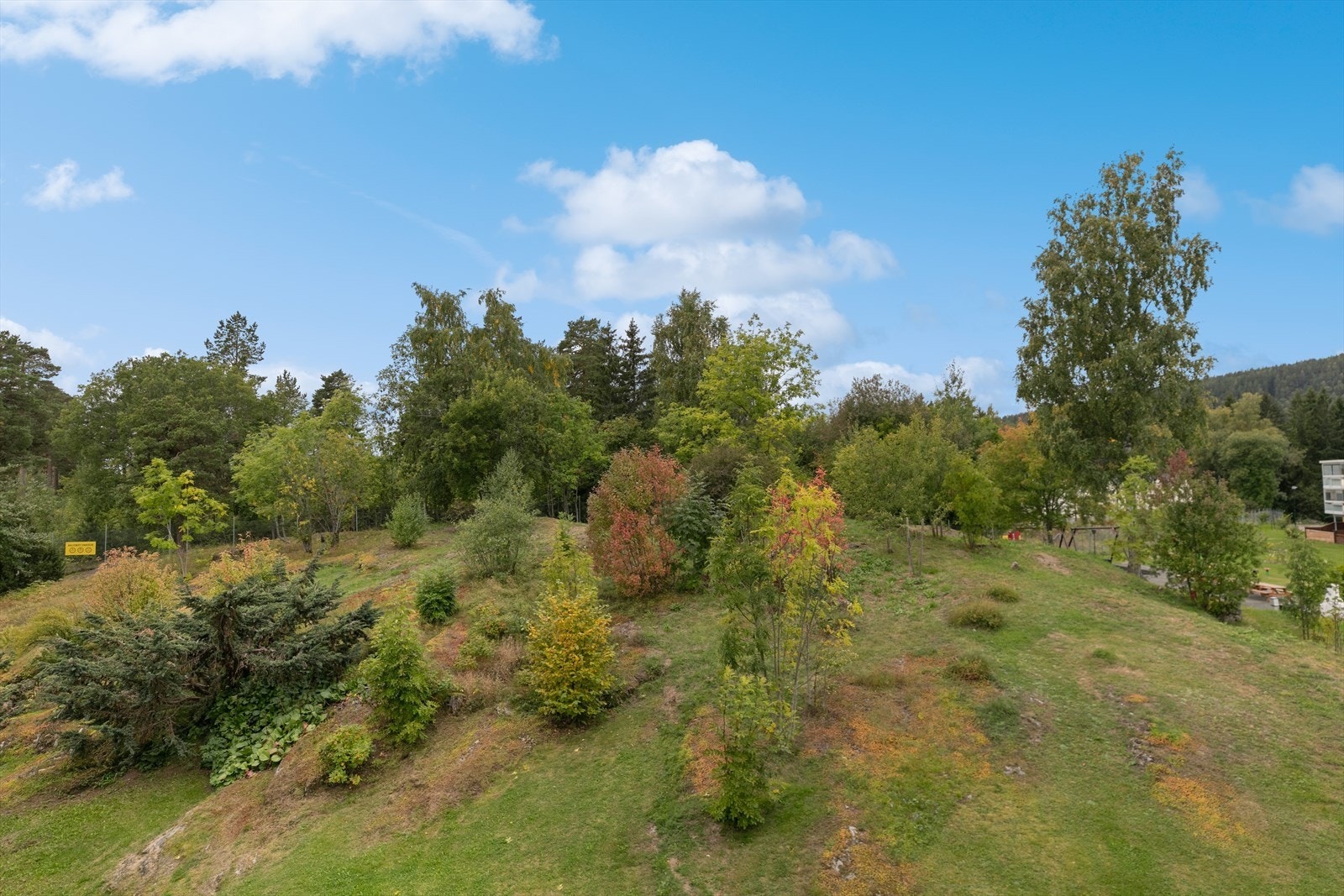 Boretslaget disponerer flere grøntområdet som gjør ekstra idyllisk om sommeren. Galleribilde