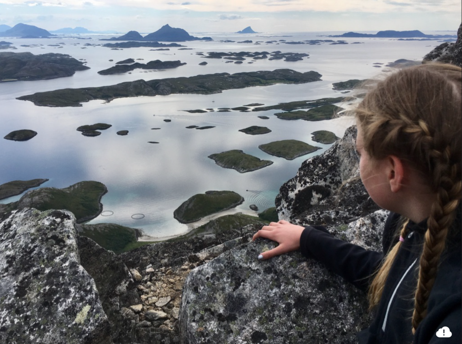 Ta trappa opp på Rødøyløva i midnattssola... Galleribilde