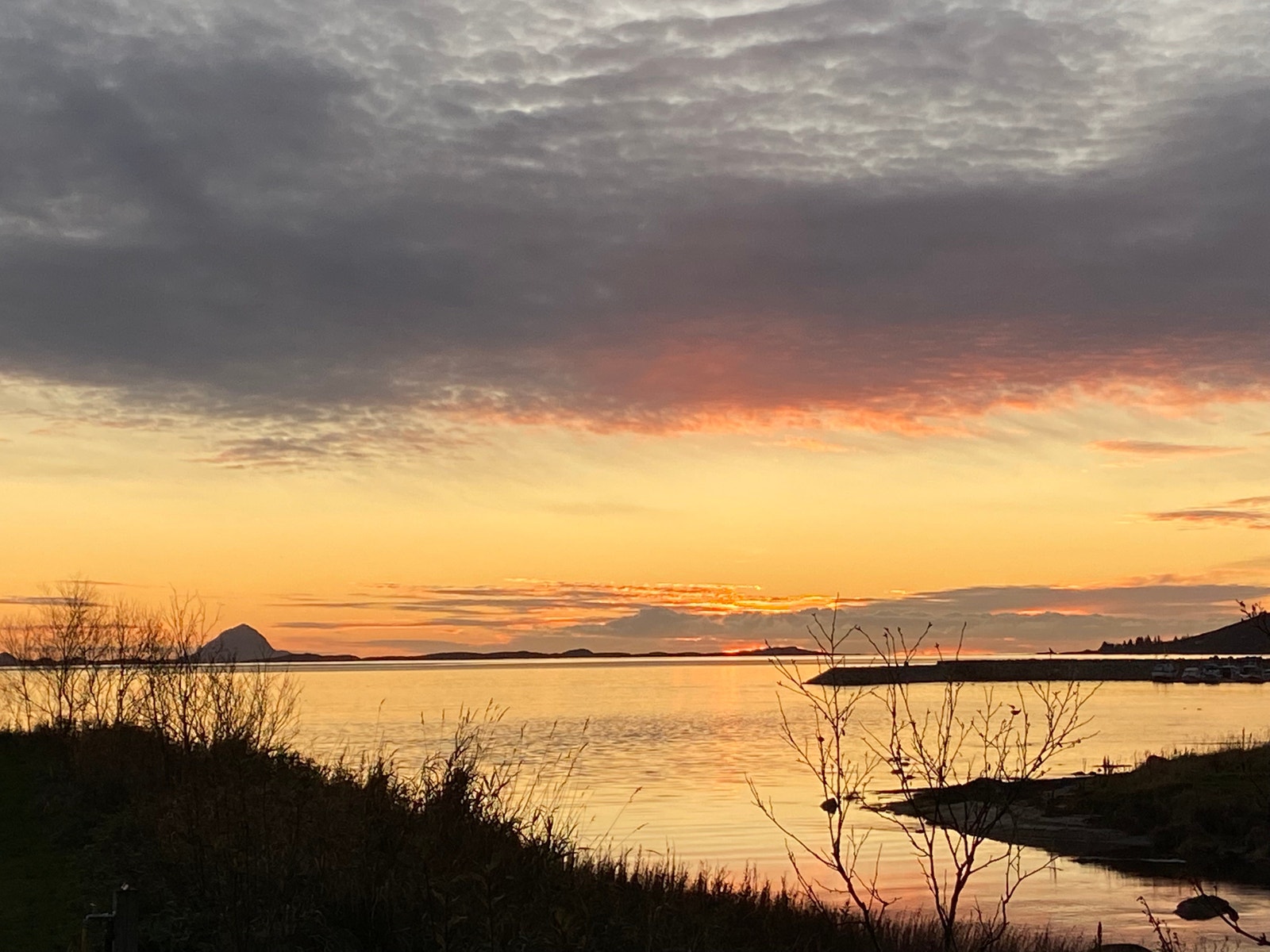 Nyt fantastisk midnattsol og nordlys! Galleribilde