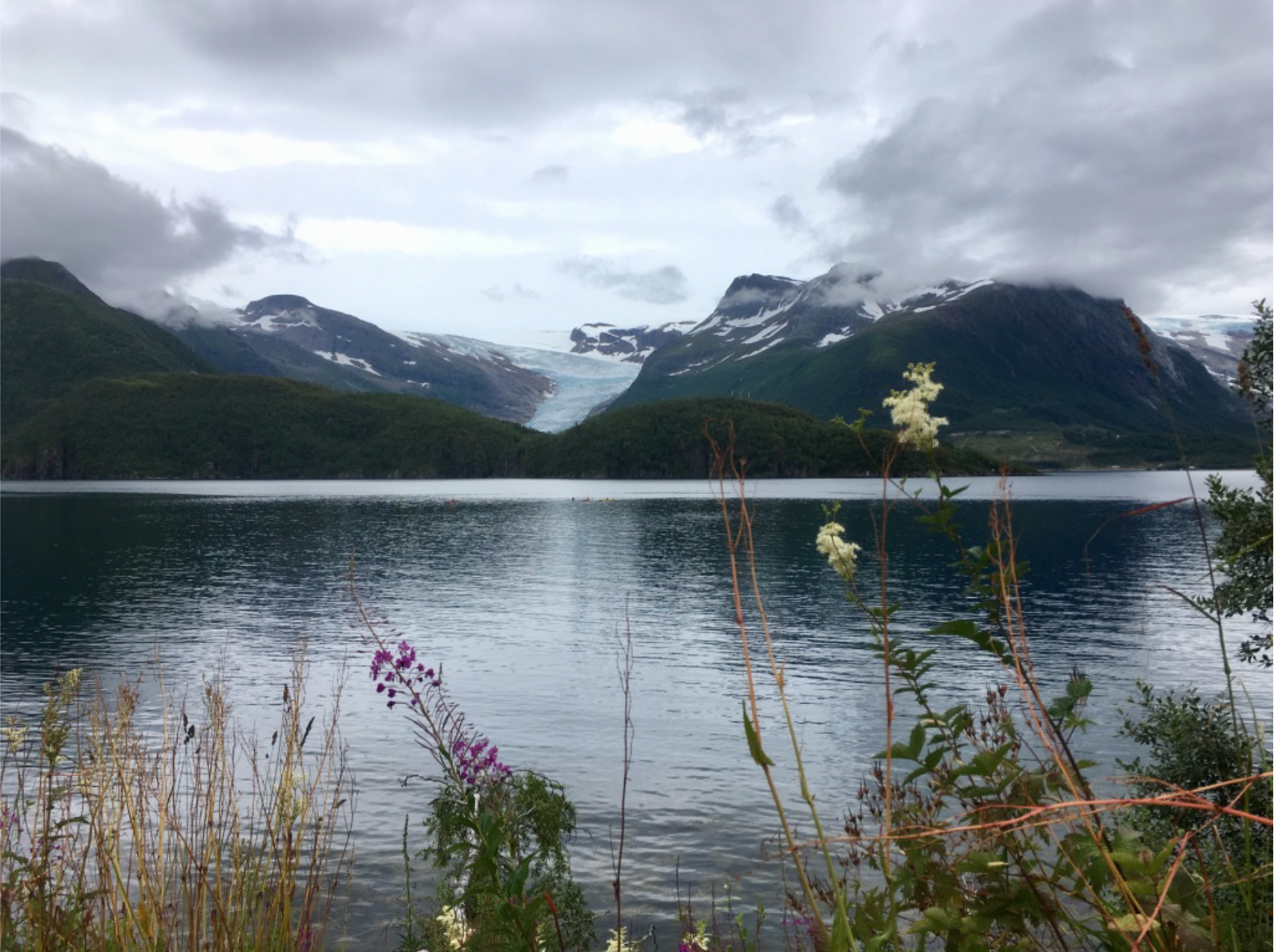 Ta turen til Svartisen og bli med på brevandring Galleribilde