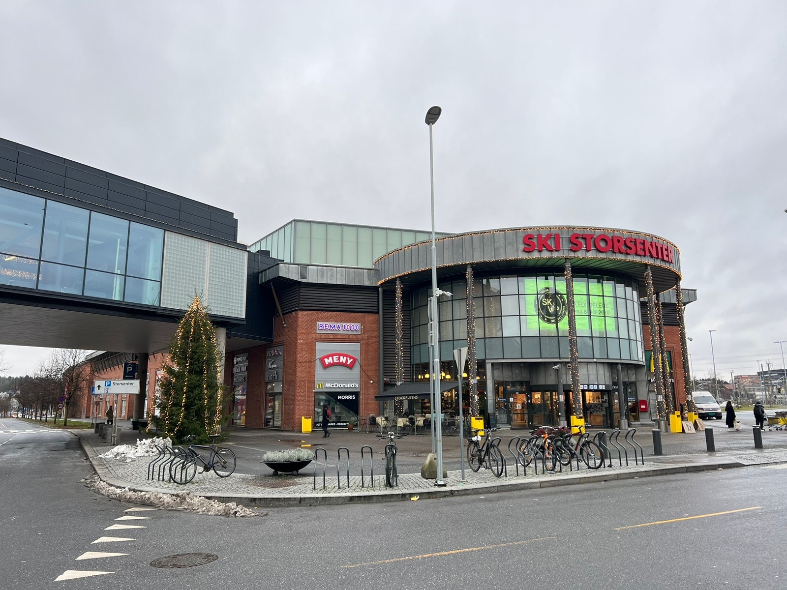 Ski storsenter er et kvarters gåtur fra leilighetsbygget. Galleribilde