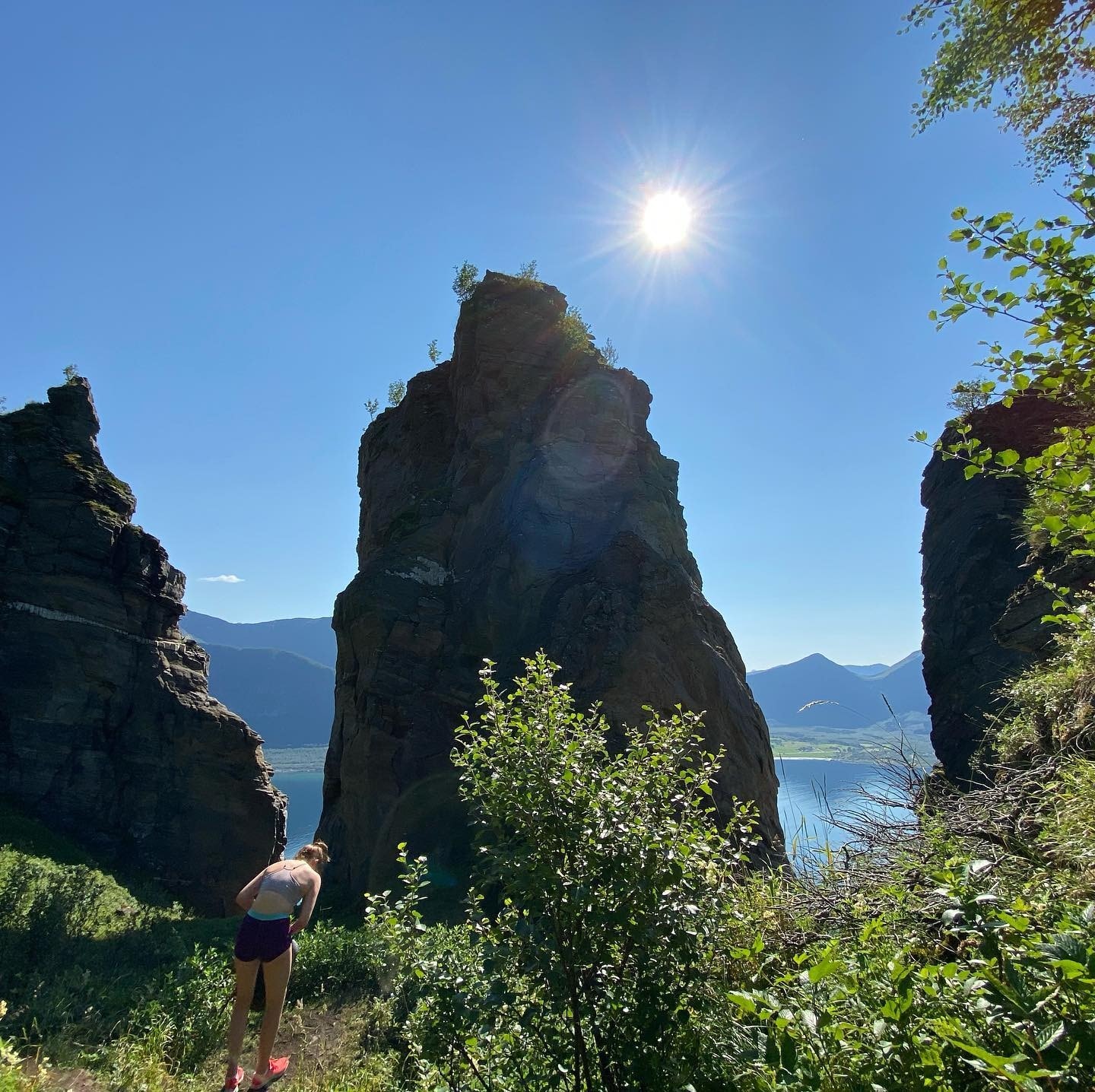 På vei mot toppen passerer du de magiske Finnesgjura - anbefales! Galleribilde