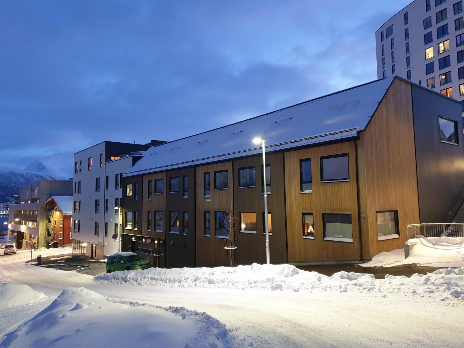 Nr.3 fra høyre, Storgata nede til venstre Galleribilde