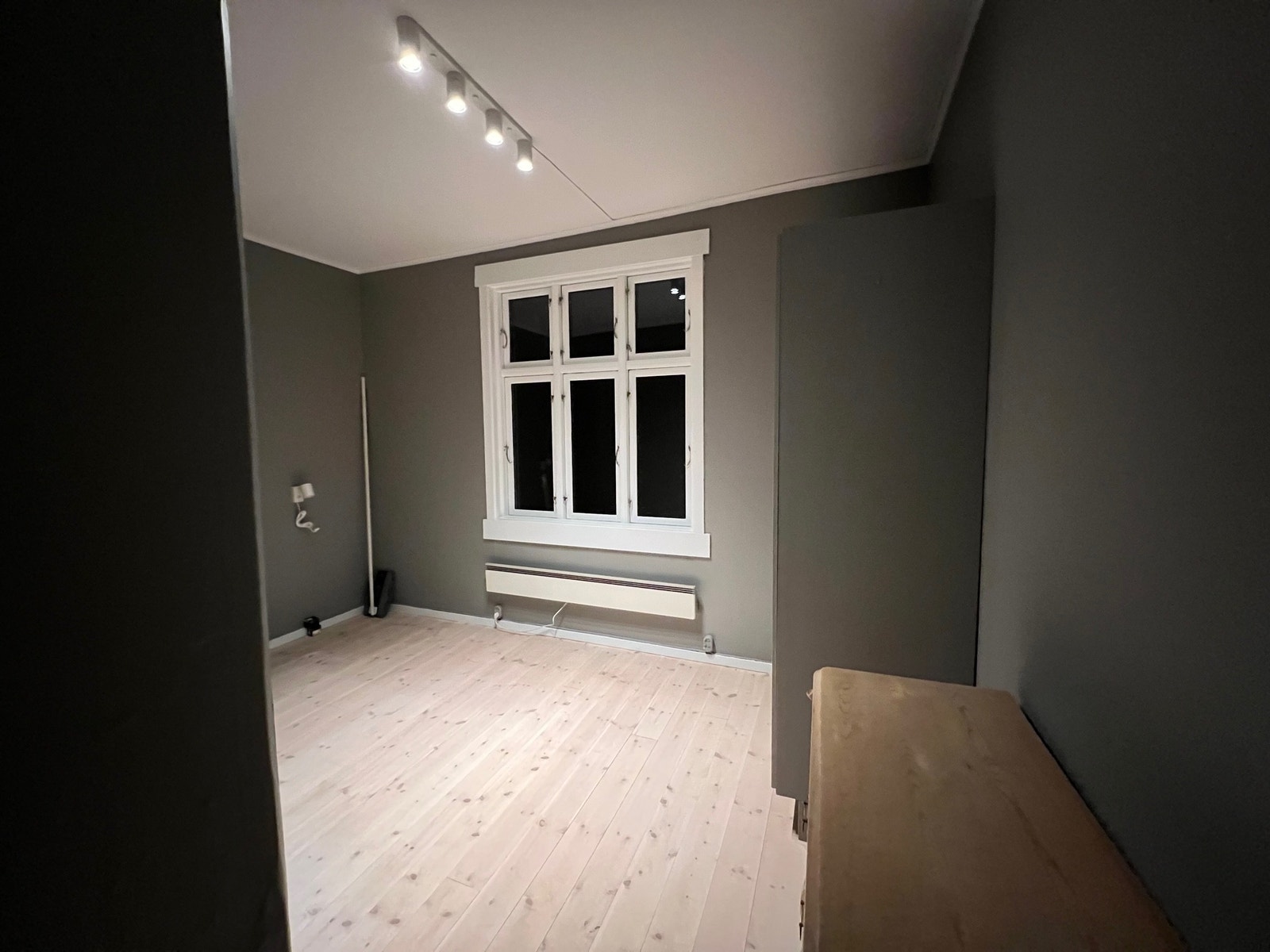 Store soverom med eget omkledningsrom Galleribilde