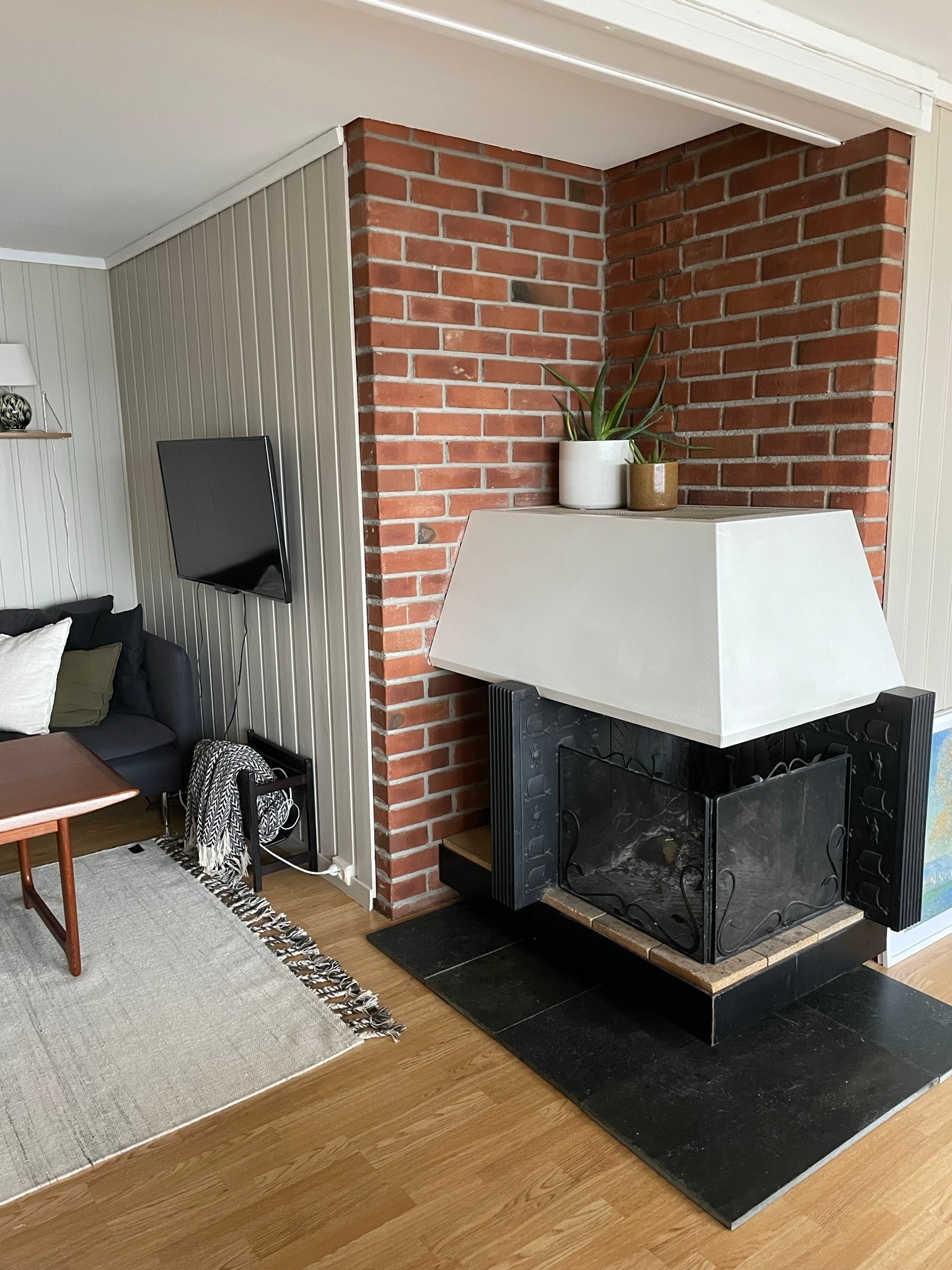 Peis og varmepumpe i stue Galleribilde