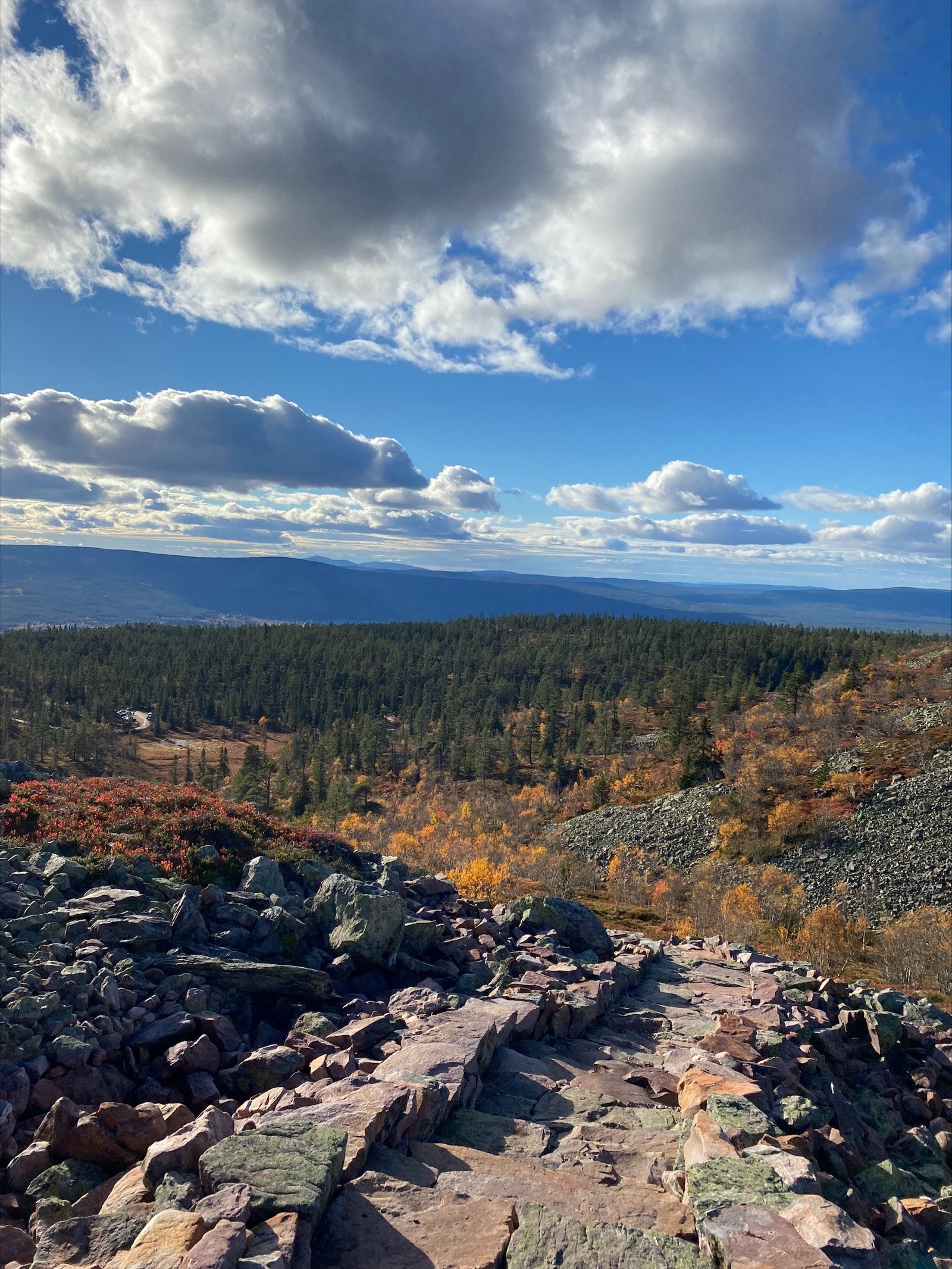 Fulufjellet har fine turområder like ved hytta - her sherpatrappen opp mot Brynsflået Galleribilde