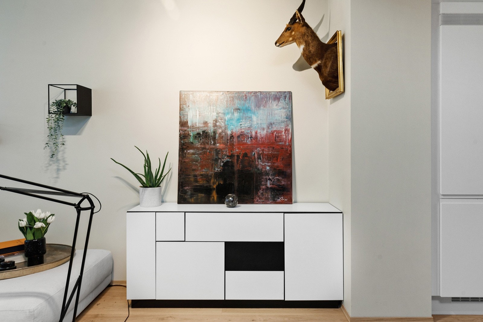 Stue/kjøkken/spisestue har vannbåren varme i gulv. Galleribilde