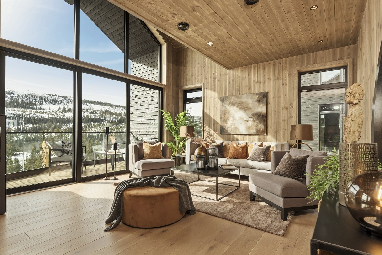 Nyoppført og innflytningsklar leilighet over 2 plan med tidsriktige farge- og materialvalg Galleribilde