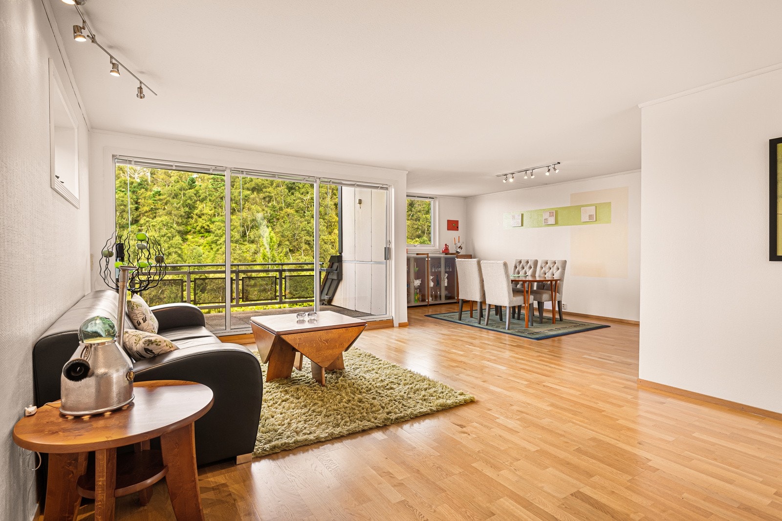 Plass til flere sittegrupper, noe som gjør det enkelt å invitere venner og familie på besøk. Galleribilde