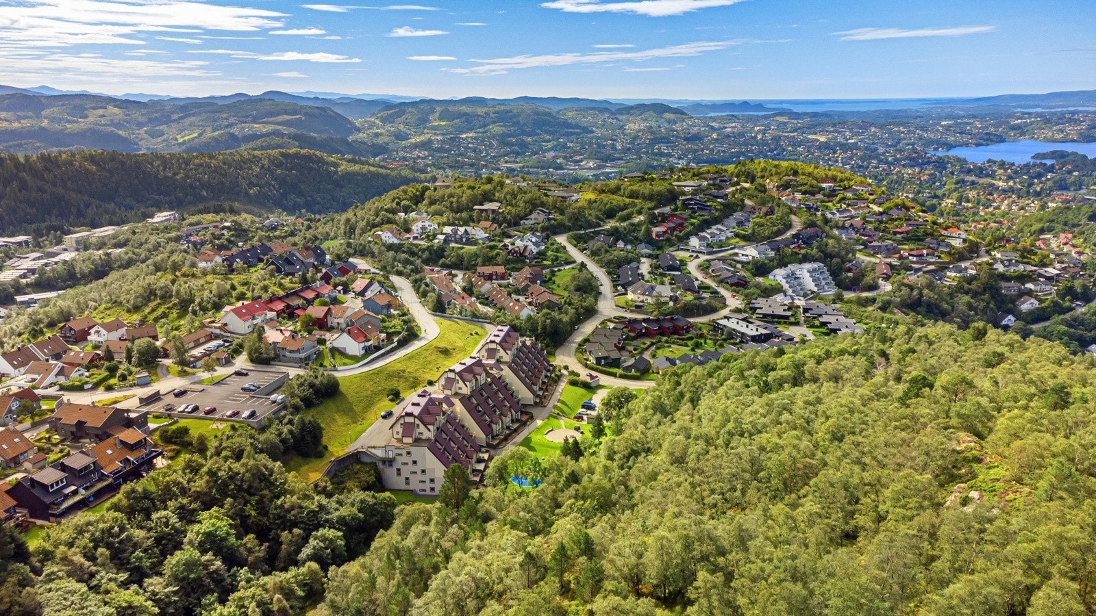 Området er rolig og veletablert med lite gjennomgangstrafikk som gjør dette til et barnevennlig område. Galleribilde