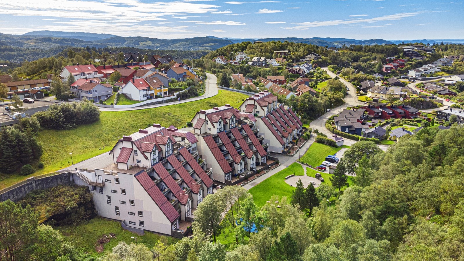 Leiligheten ligger høyt og fritt til på toppen av Nattlandsfjellet. Galleribilde
