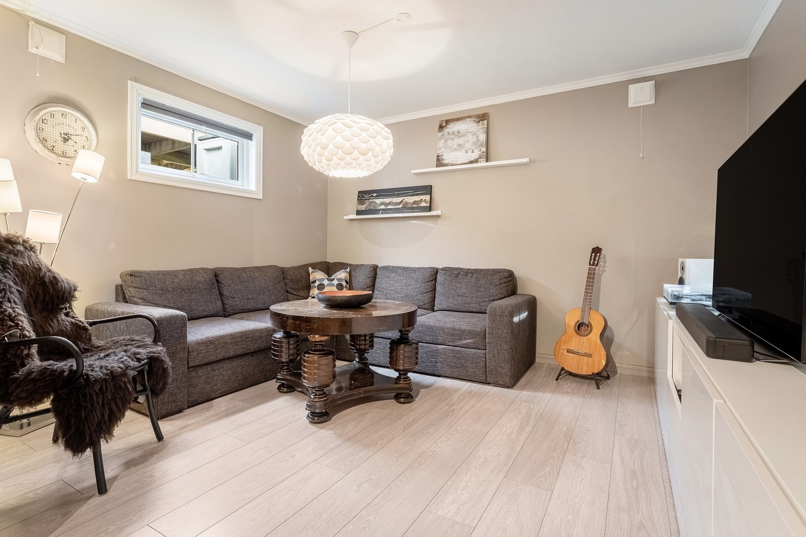 Stuene på alle 3 plan med TV uttak Galleribilde