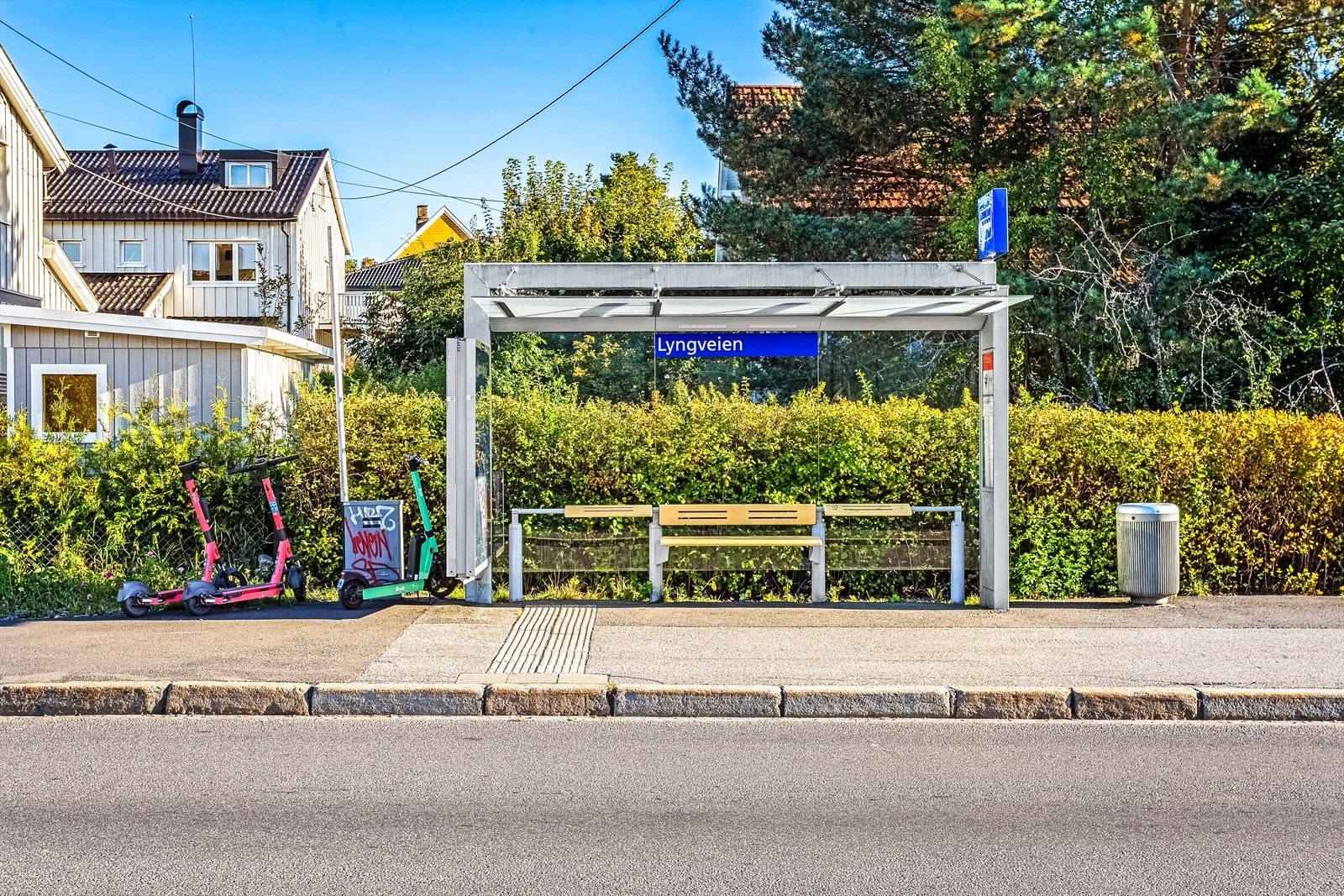 Busstopp i Lyngveien Galleribilde