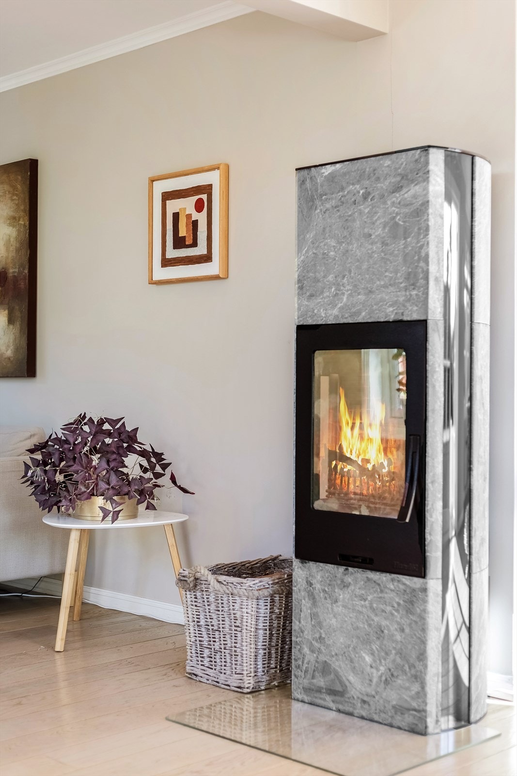 Vedovnen med kleberstein sprer om seg med både hygge og varme. Perfekt på kalde høst -og vinterdager Galleribilde