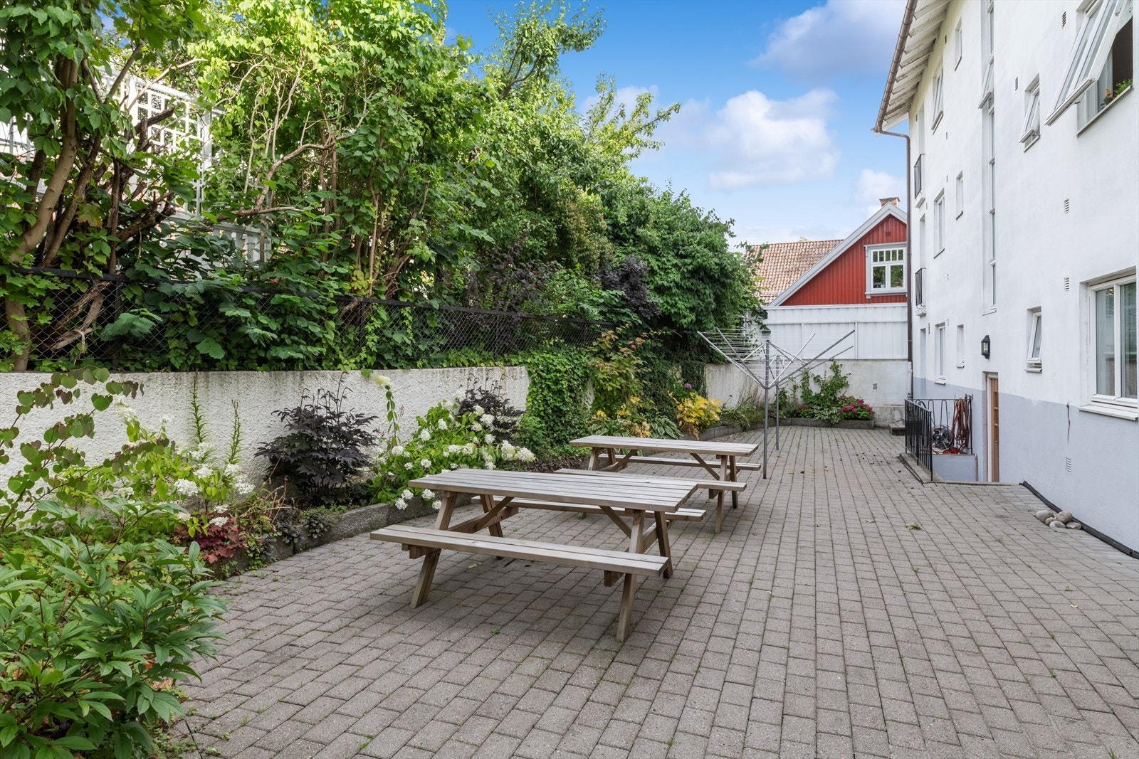 Hyggelig bakgård man kan benytte seg av. Galleribilde