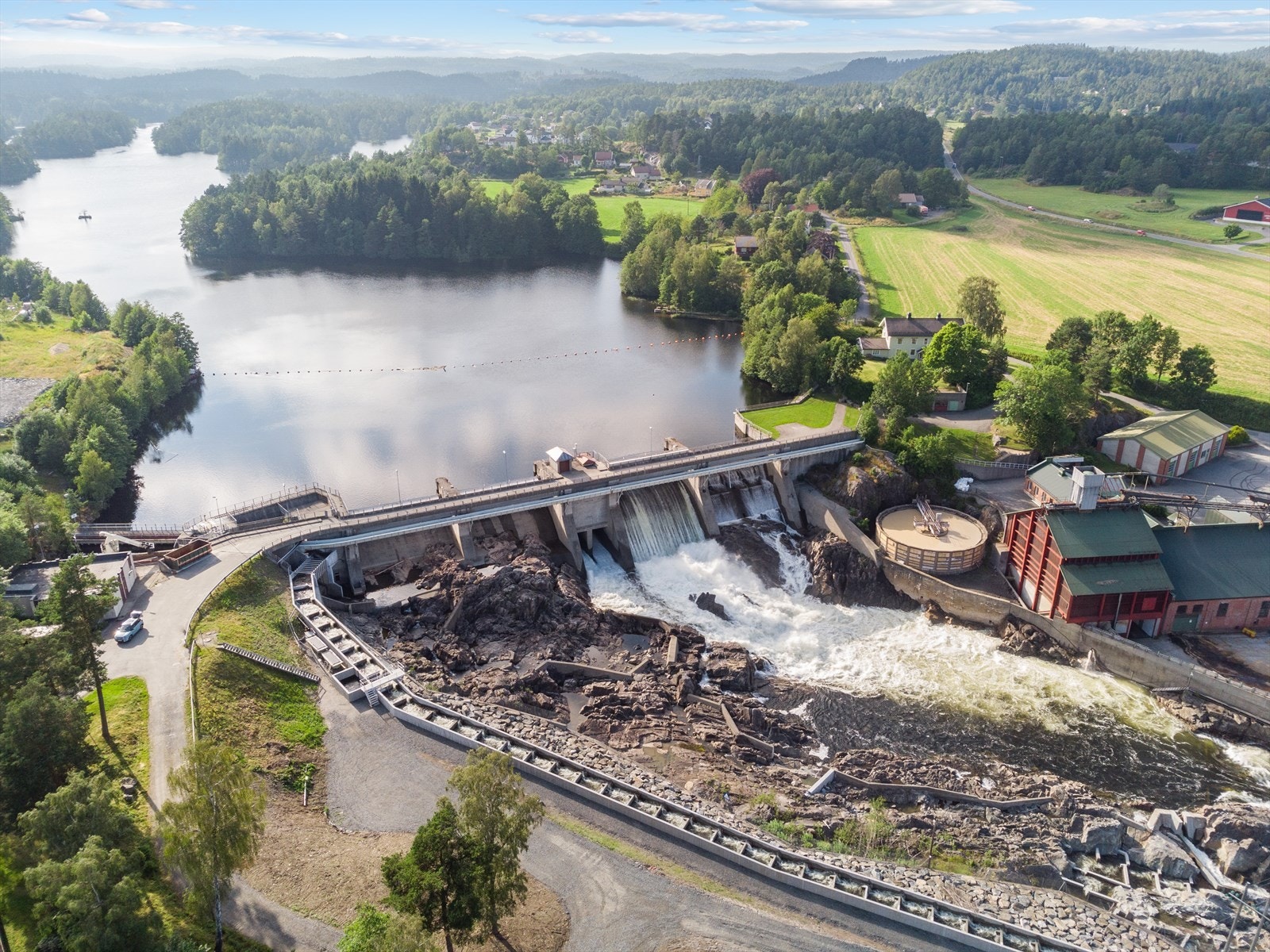 I de gamle lokalene til Rygene Kraftstasjon, rett i nærheten av Rykenefossen, holder nå bryggeriselskapet Nøgne Ø til. Galleribilde