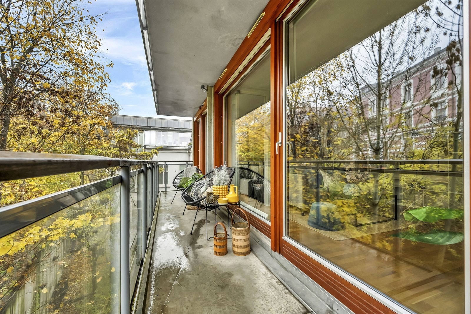 Balkongen vender mot stille og rolig bakgård. Galleribilde