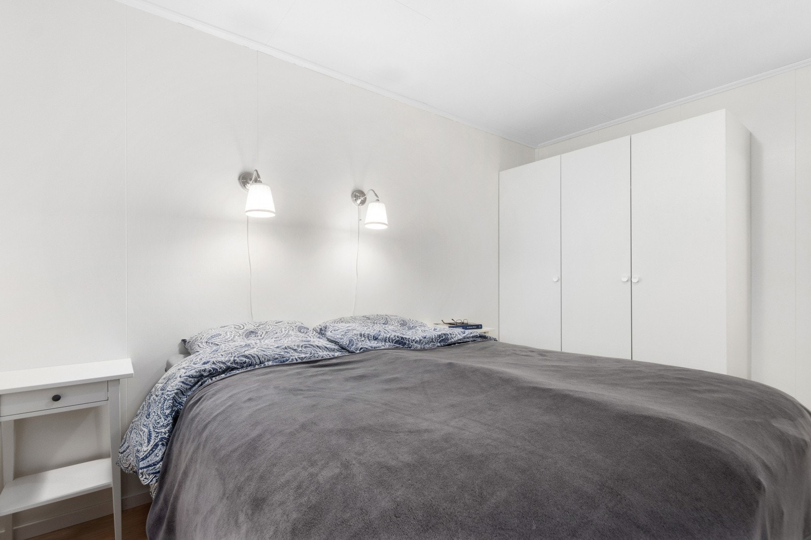 Soverom 1. God plass til garderobeløsninger. Galleribilde